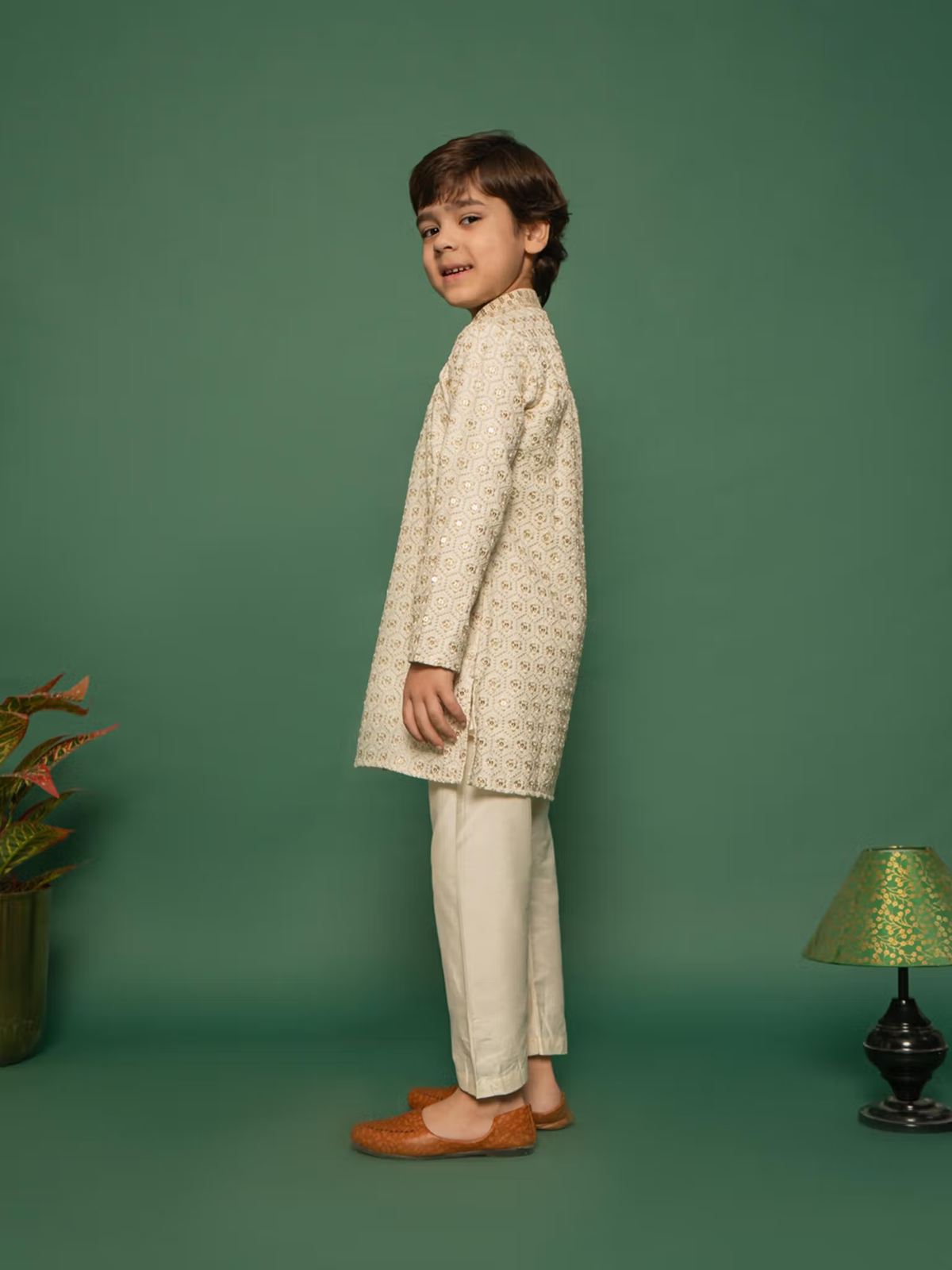 AROMIE boys off white kurta pyjama set Canada modeled by smiling boy in patterned kurta and matching pants