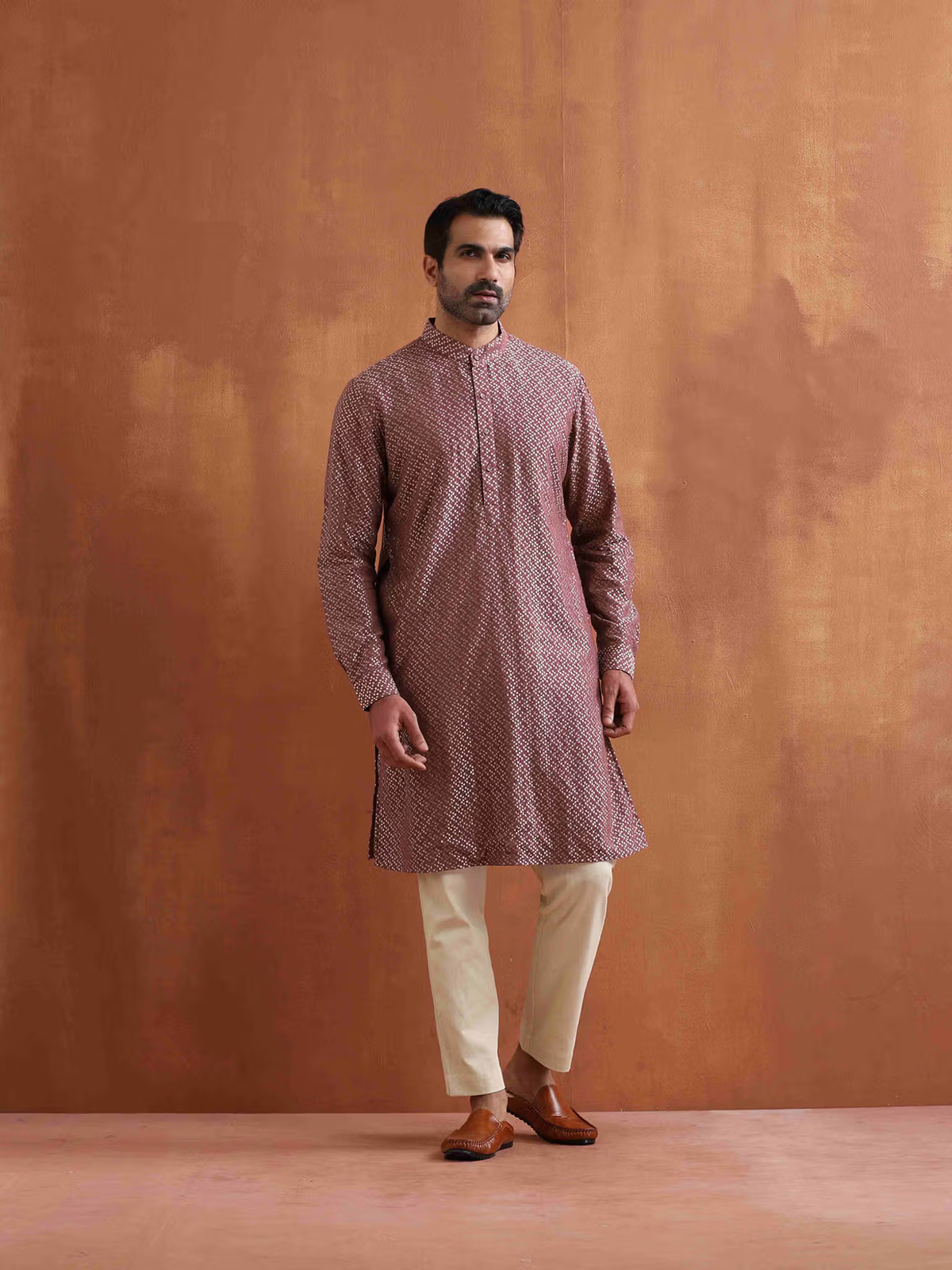 AROMIE men's purple cotton kurta with printed pattern, mandarin collar and full sleeves paired with beige pants
