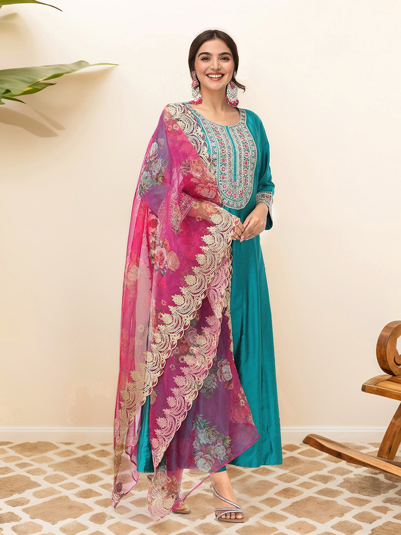 Aromie three piece floral printed kurta Canada featuring vibrant colors and intricate embroidery with matching dupatta