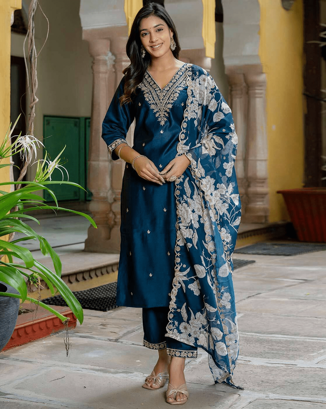 Aromie Navy Blue Floral Kurta Set for Women