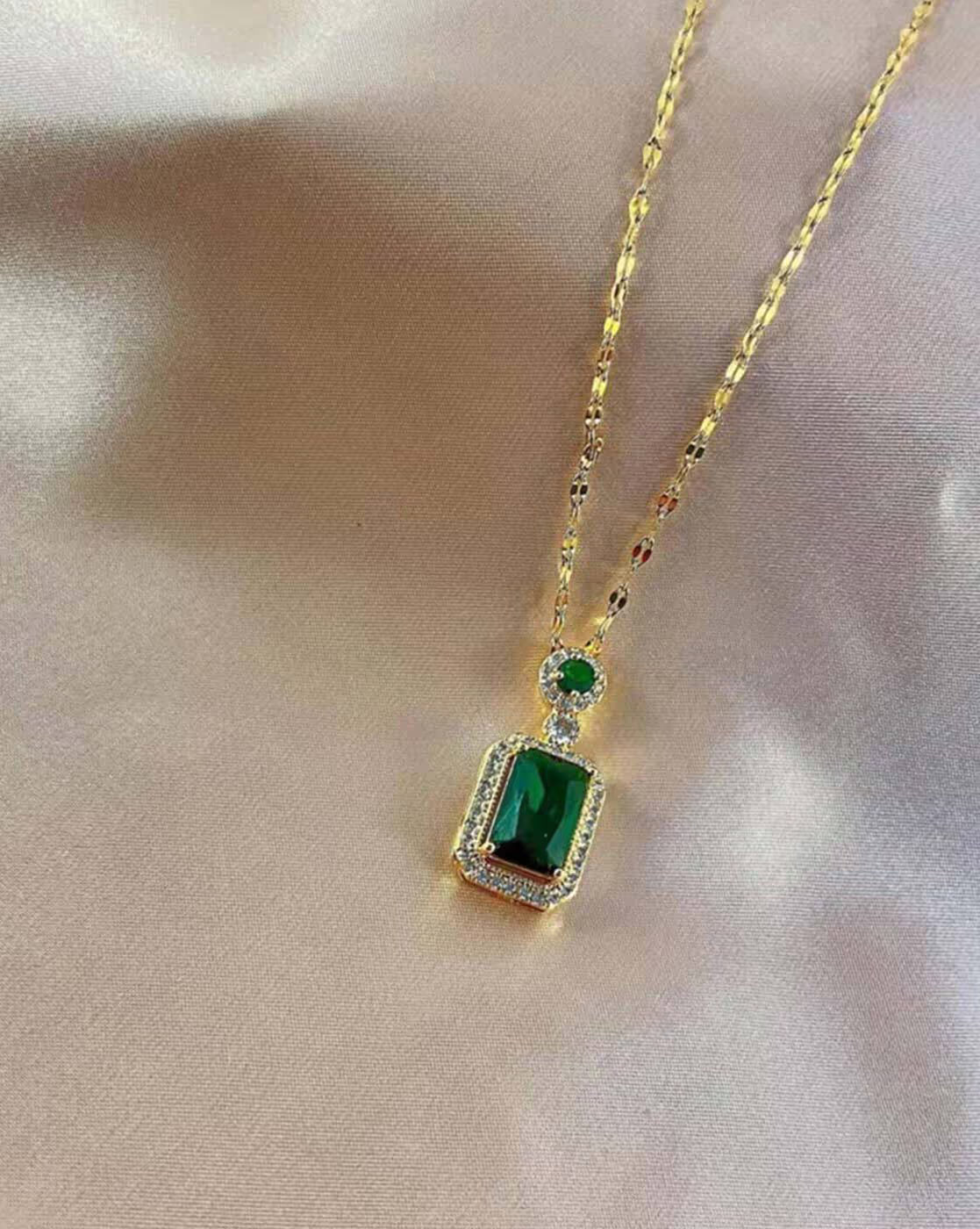Gold-Plated Roman Numerals Pendant with Rope Chain | OS