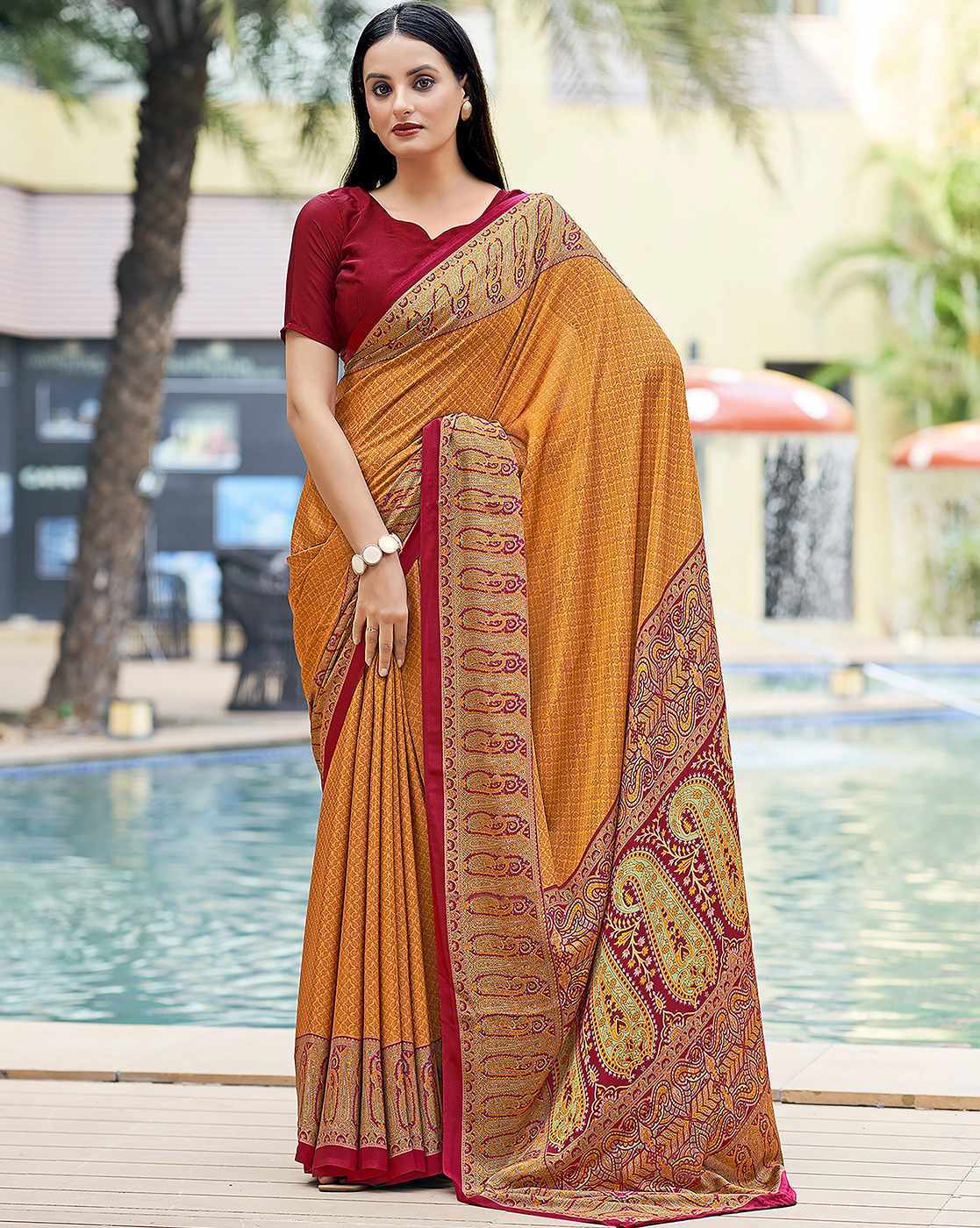 Women Paisley Print Crepe Saree
