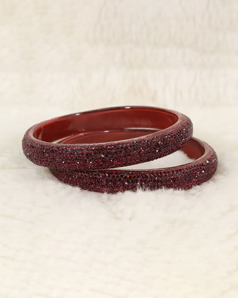 Adjustable ethnic brass ring in maroon online Canada, side view on model