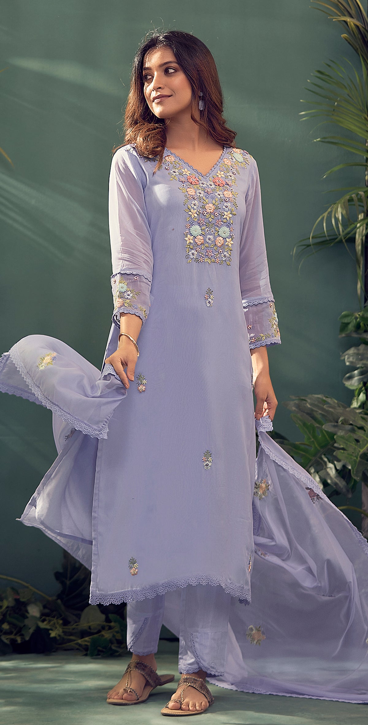 Aromie Embroidered kurta set