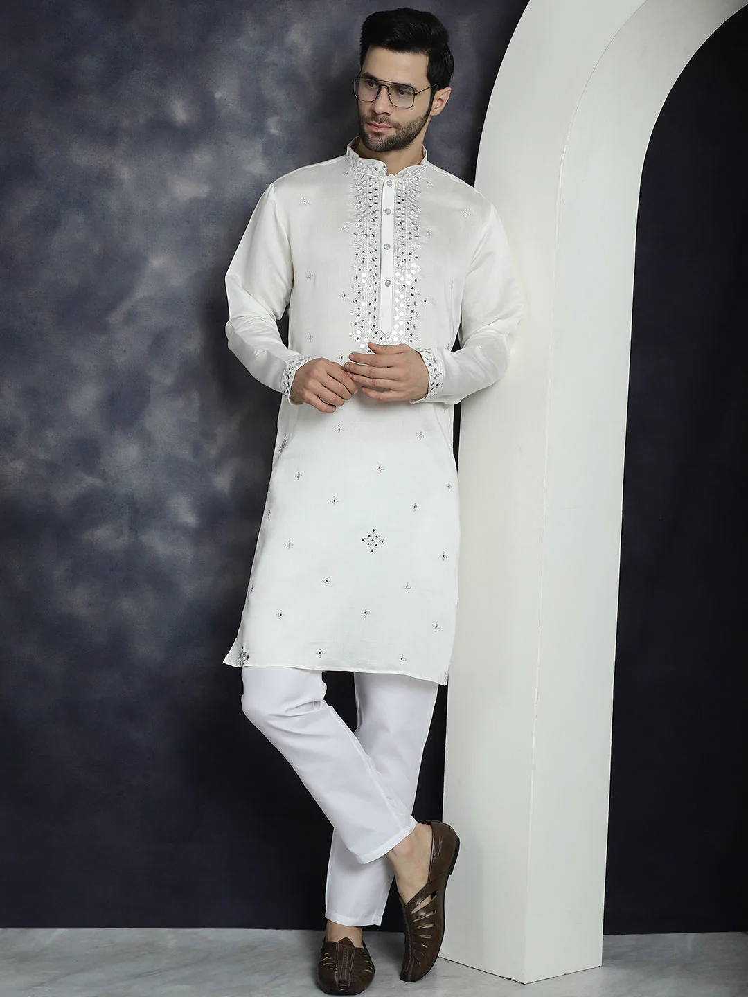 Men’s White Embroidered Kurta in Canada