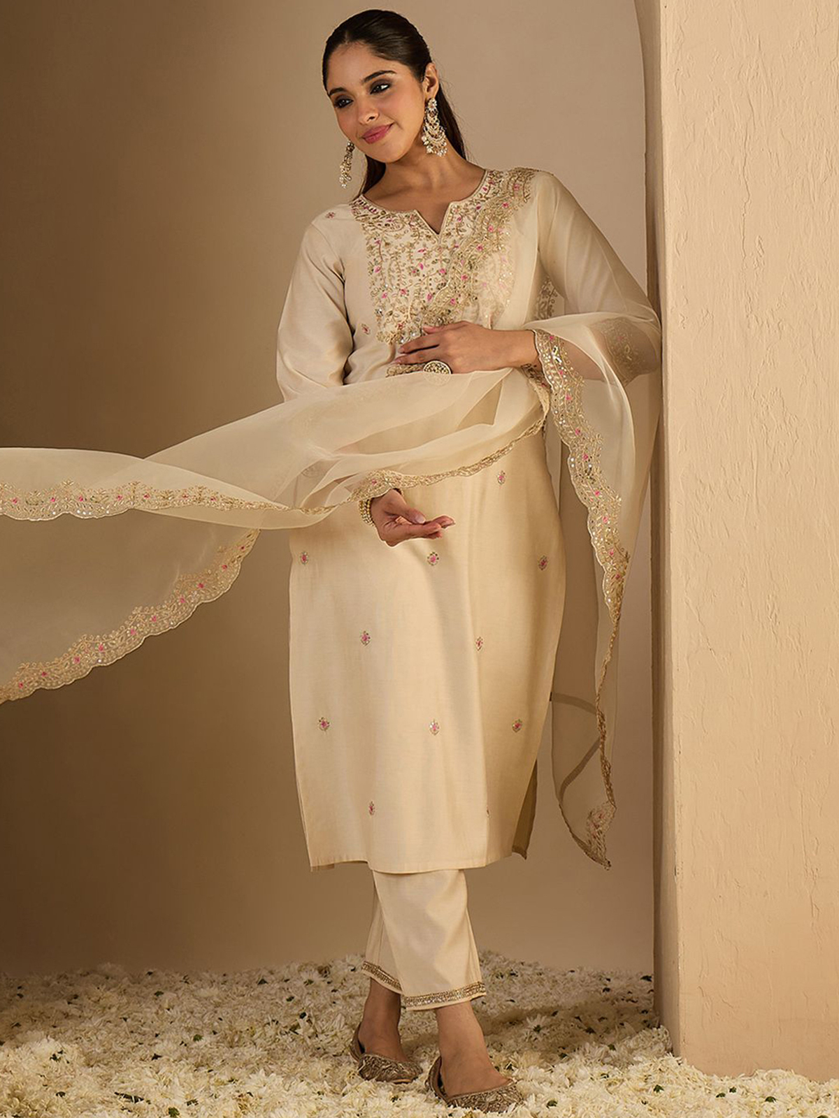 Cream, Pink & Gold Ethnic Motif Printed Liva Kurta Set with Trousers & Organza Dupatta