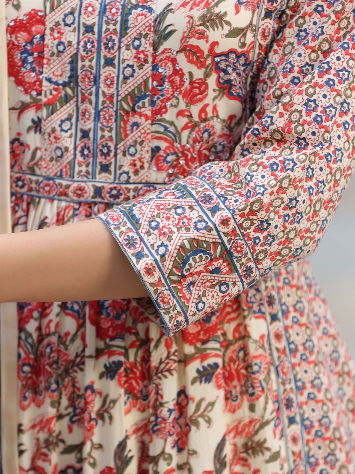 Floral Printed Sequinned Pure Cotton Kurta & Trousers With Dupattaumber of Items 3