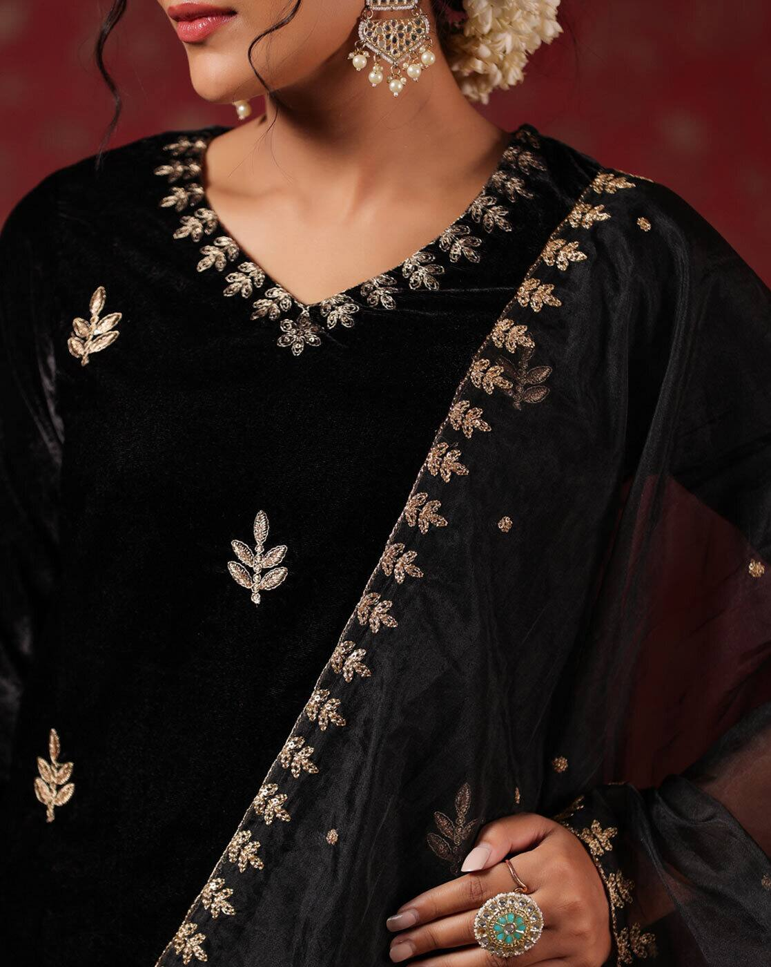 Aromie black velvet three piece kurtha with gold floral embroidery sheer dupatta and jewelry Embroidered Anarkali Kurta Canada