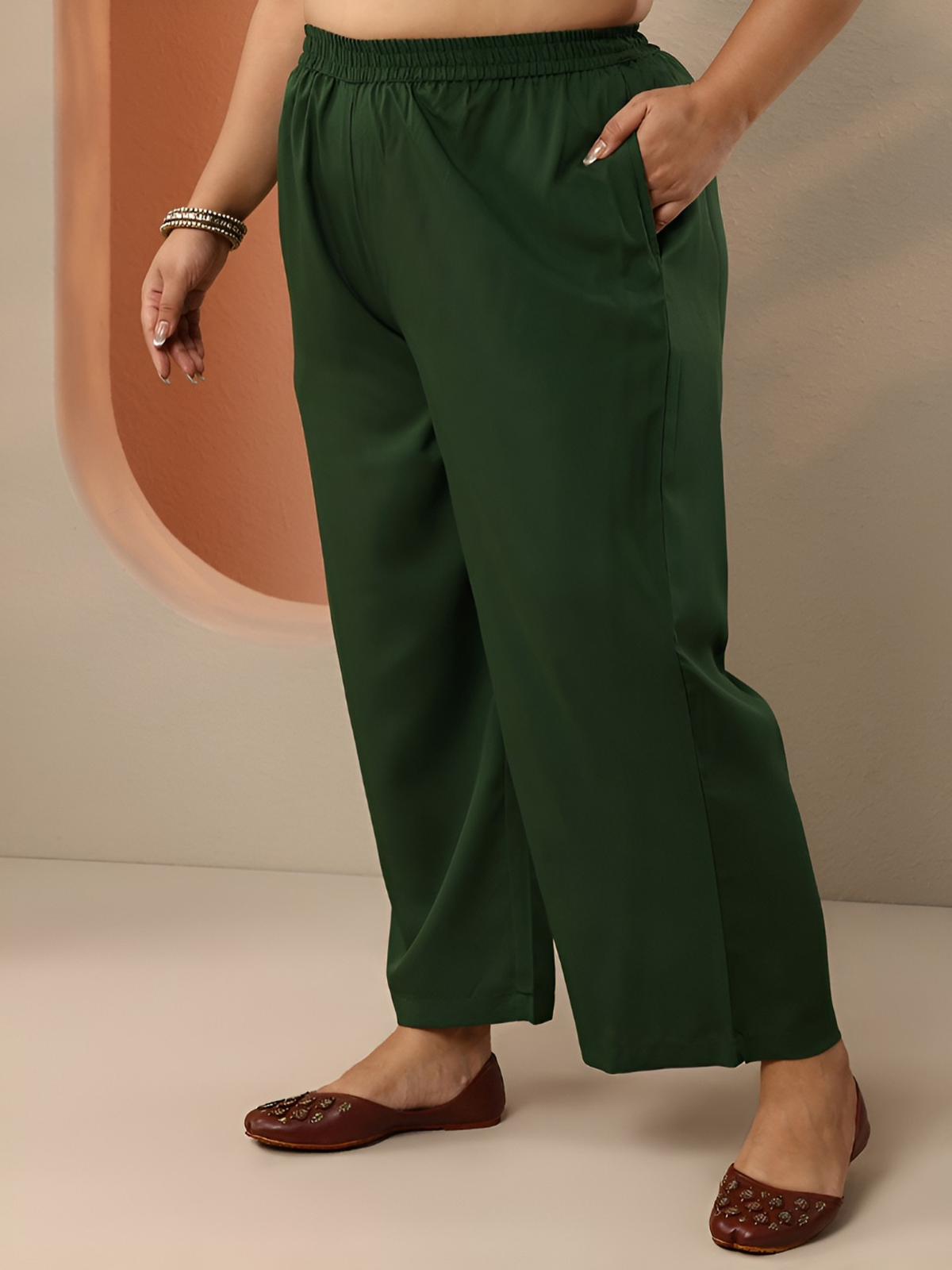 Plus Size Green Embroidered Kurta Set with Trousers & Dupatta aromie