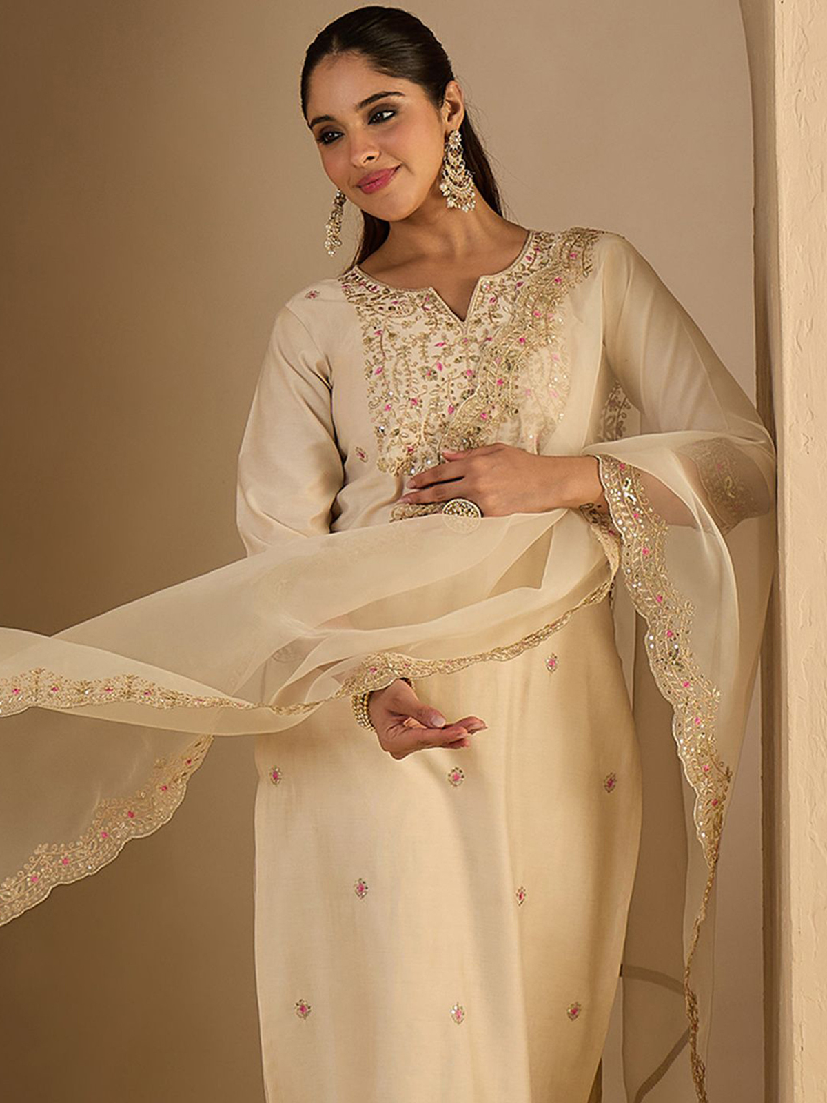 Cream, Pink & Gold Ethnic Motif Printed Liva Kurta Set with Trousers & Organza Dupatta