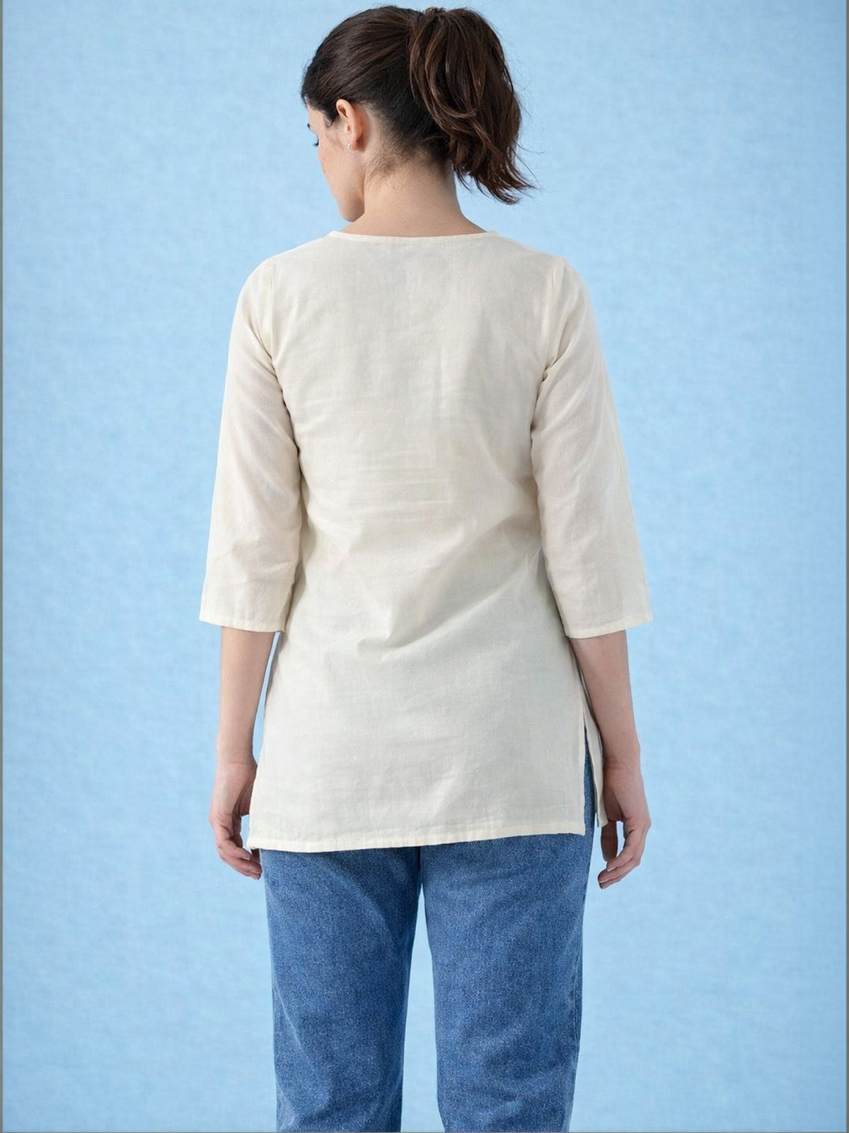 Women’s Off-White Chikankari Cotton Kurti AROMIE.STORE