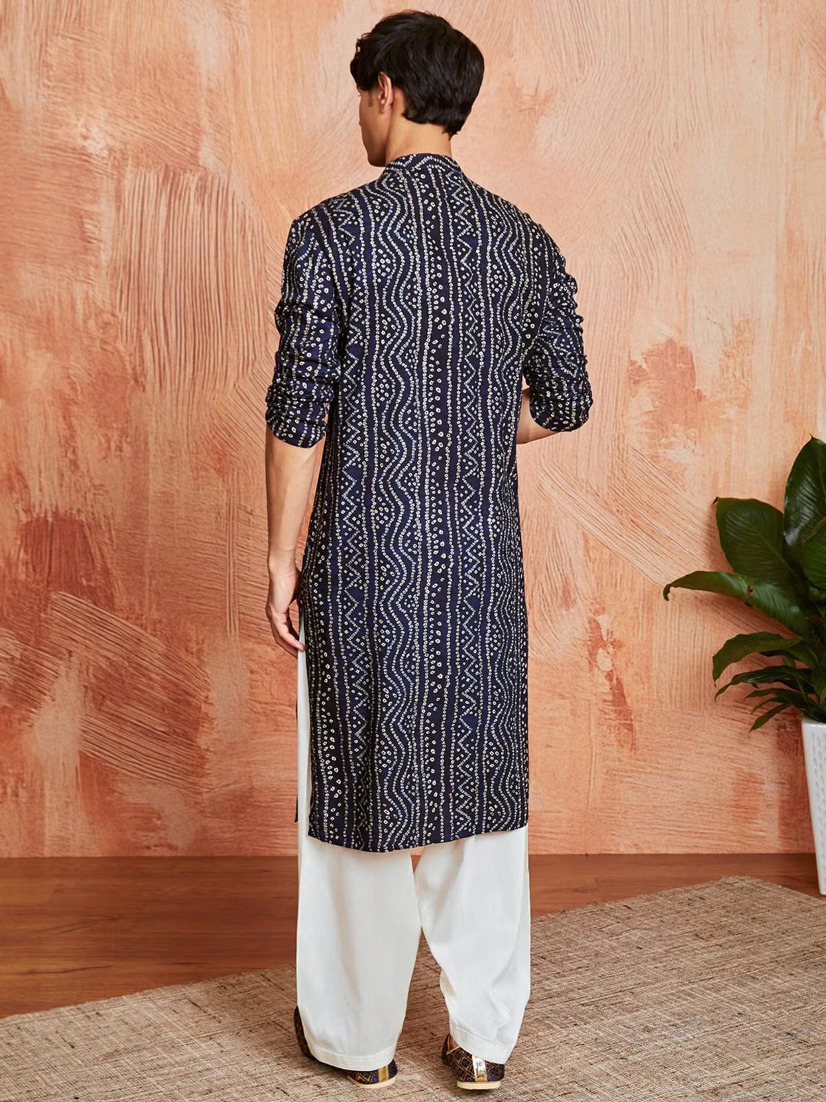 Men's Bandhani kurta set Canada navy blue printed long kurta back view paired with white pants