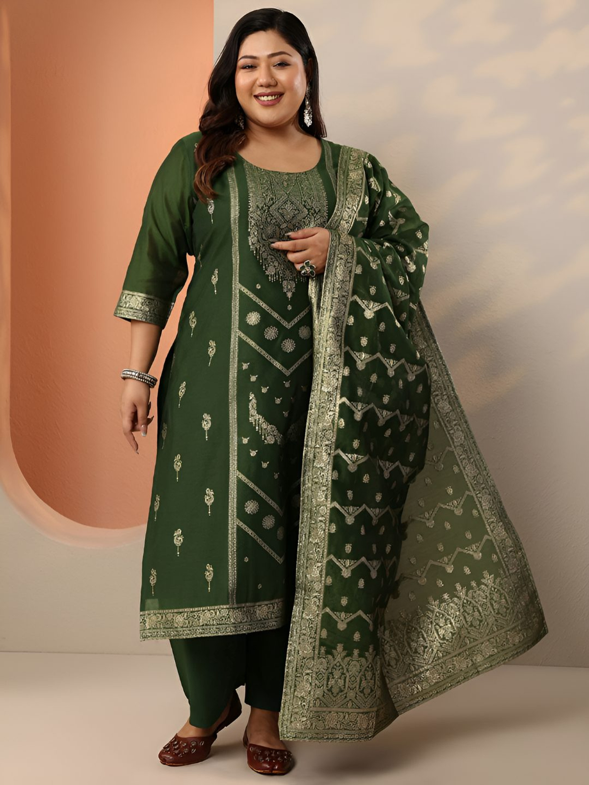 Plus Size Green Embroidered Kurta Set with Trousers & Dupatta aromie