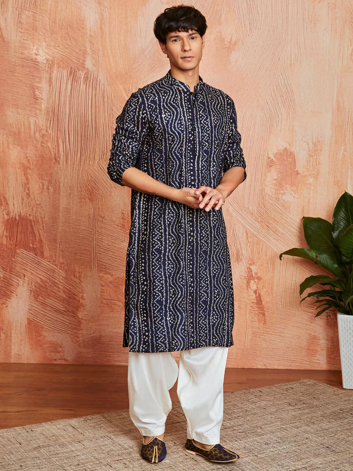 Men's Bandhani kurta set Canada navy blue patterned kurta with white salwar and traditional juttis
