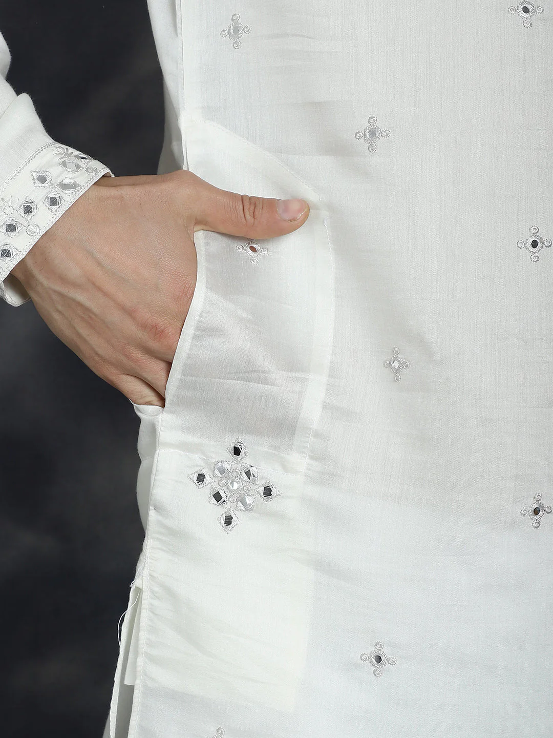 Men’s White Embroidered Kurta in Canada