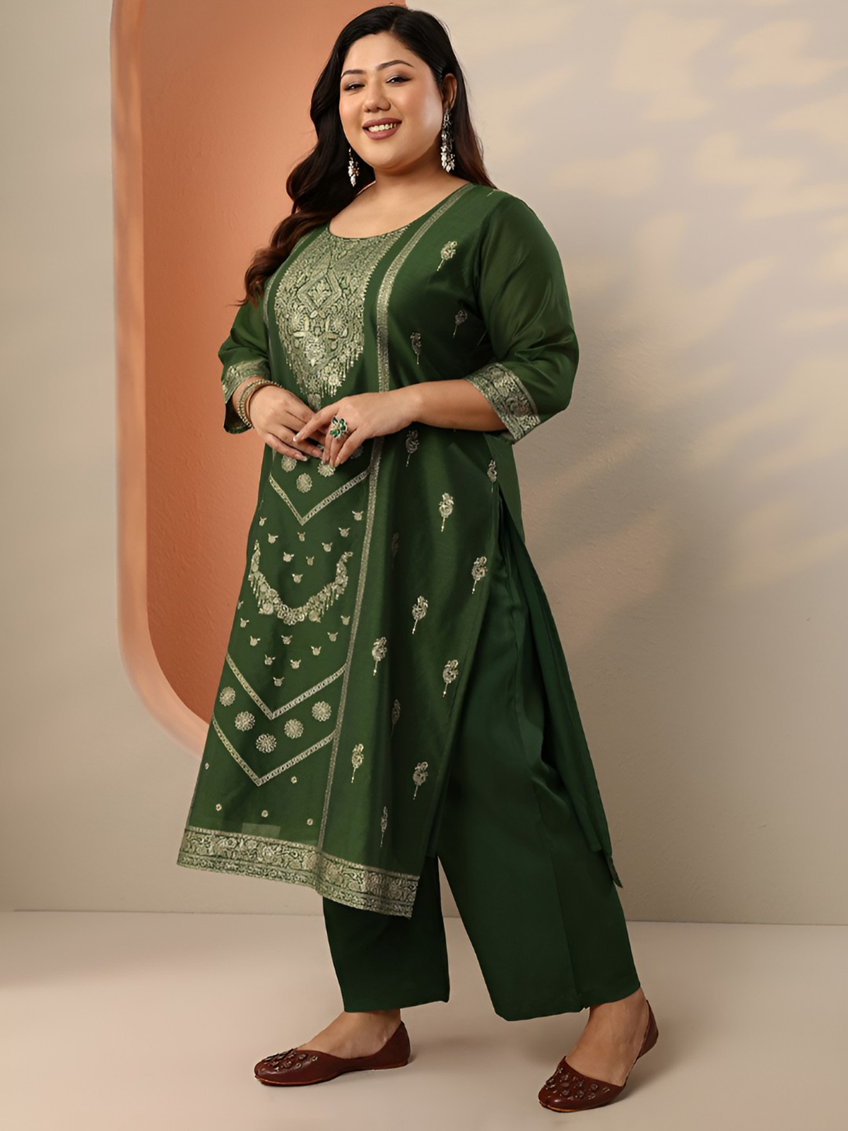 Plus Size Green Embroidered Kurta Set with Trousers & Dupatta aromie