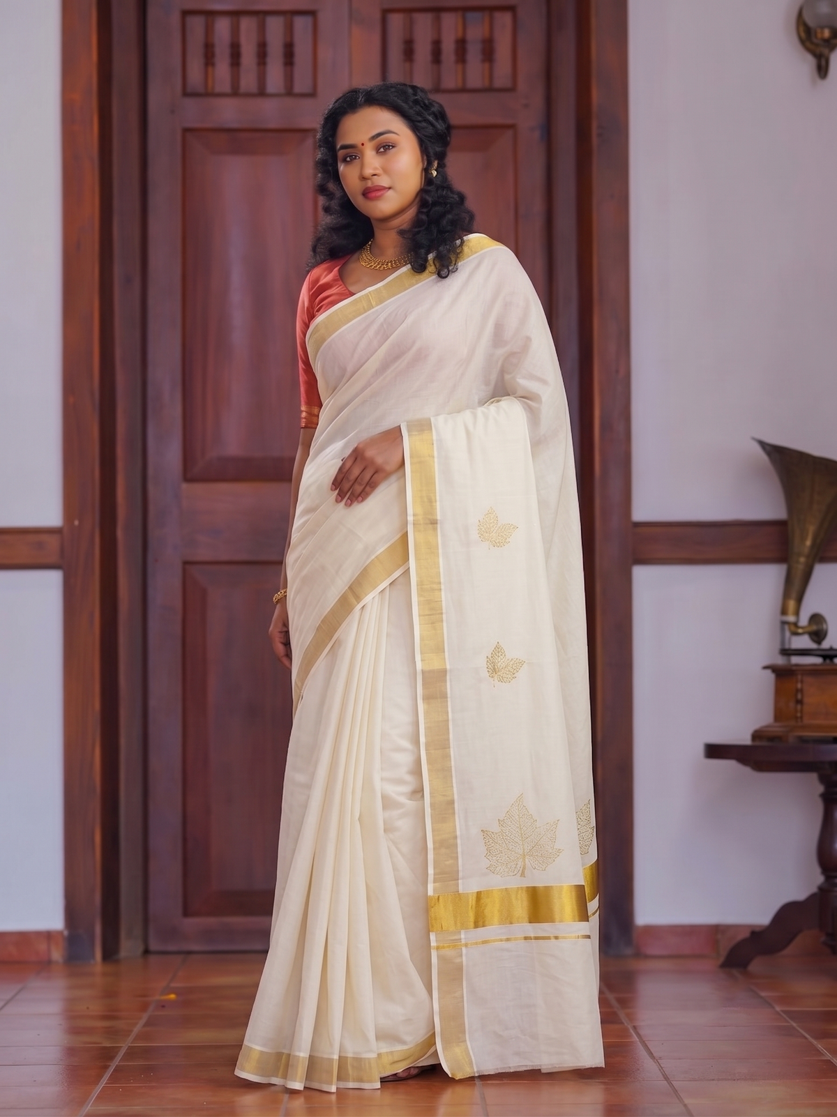 AROMIE Onam Saree — White, Elegant Festival Attire