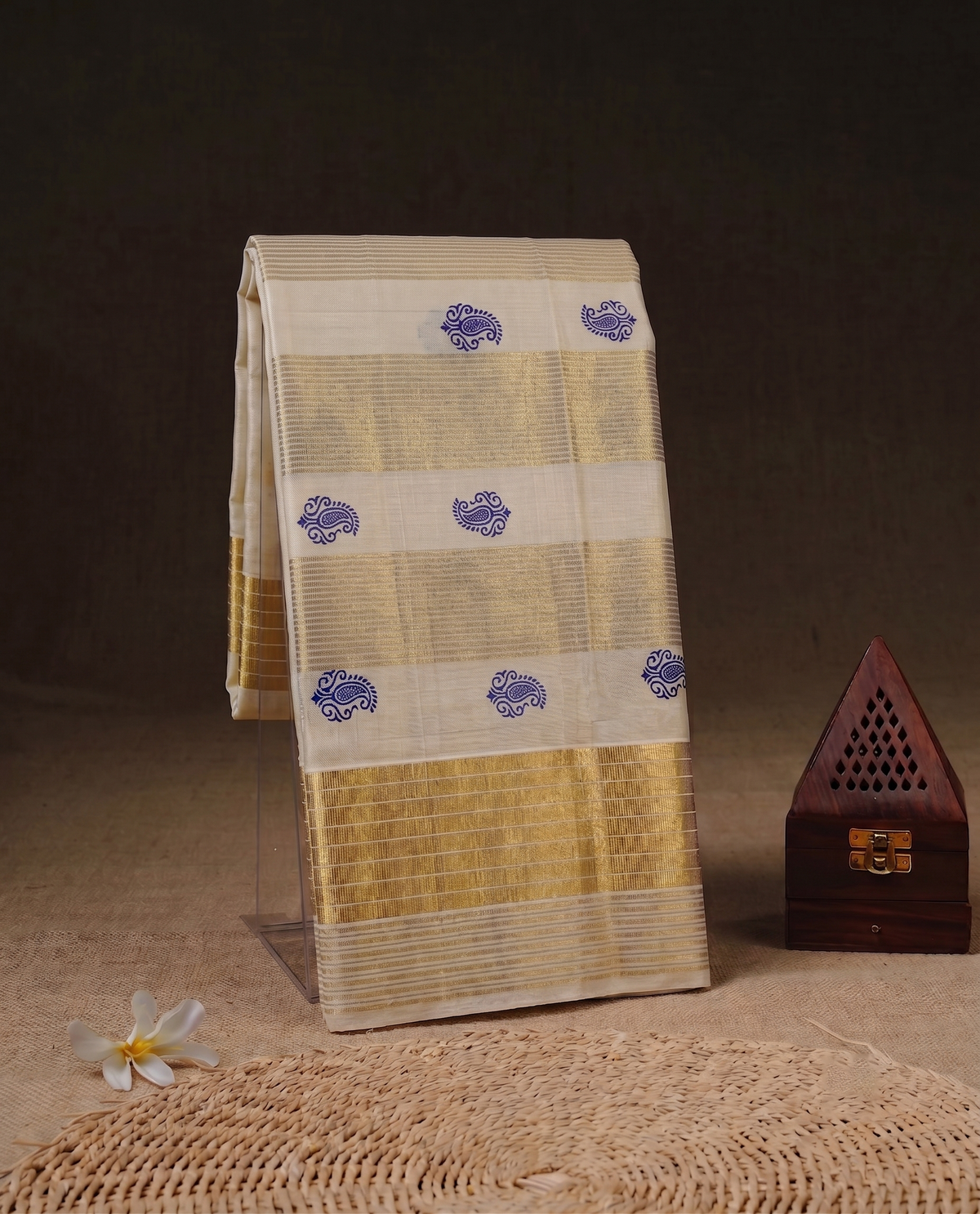 Cotton Kasavu Saree with geometric motif