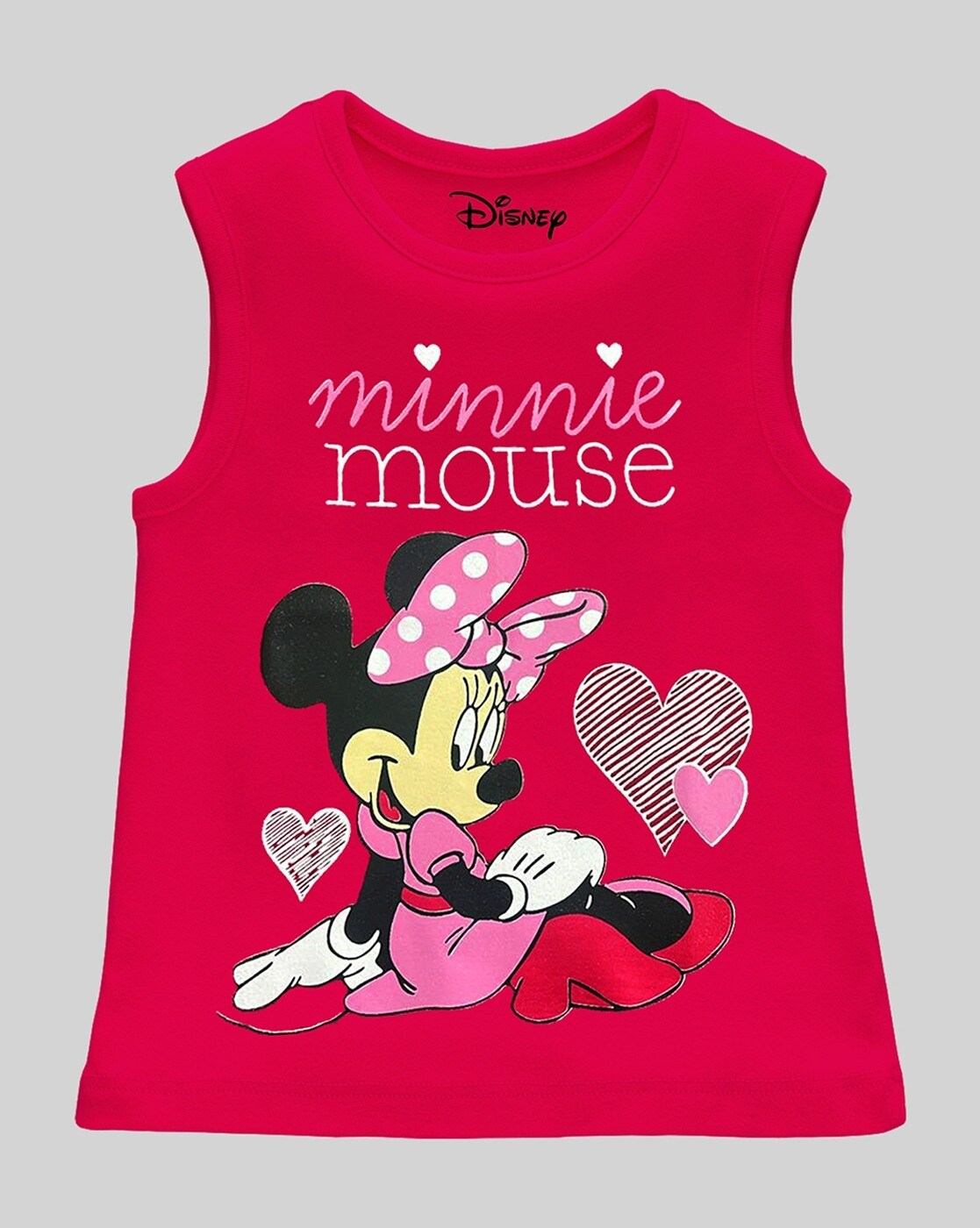 Girl wearing round-neck cotton t-shirt in pink