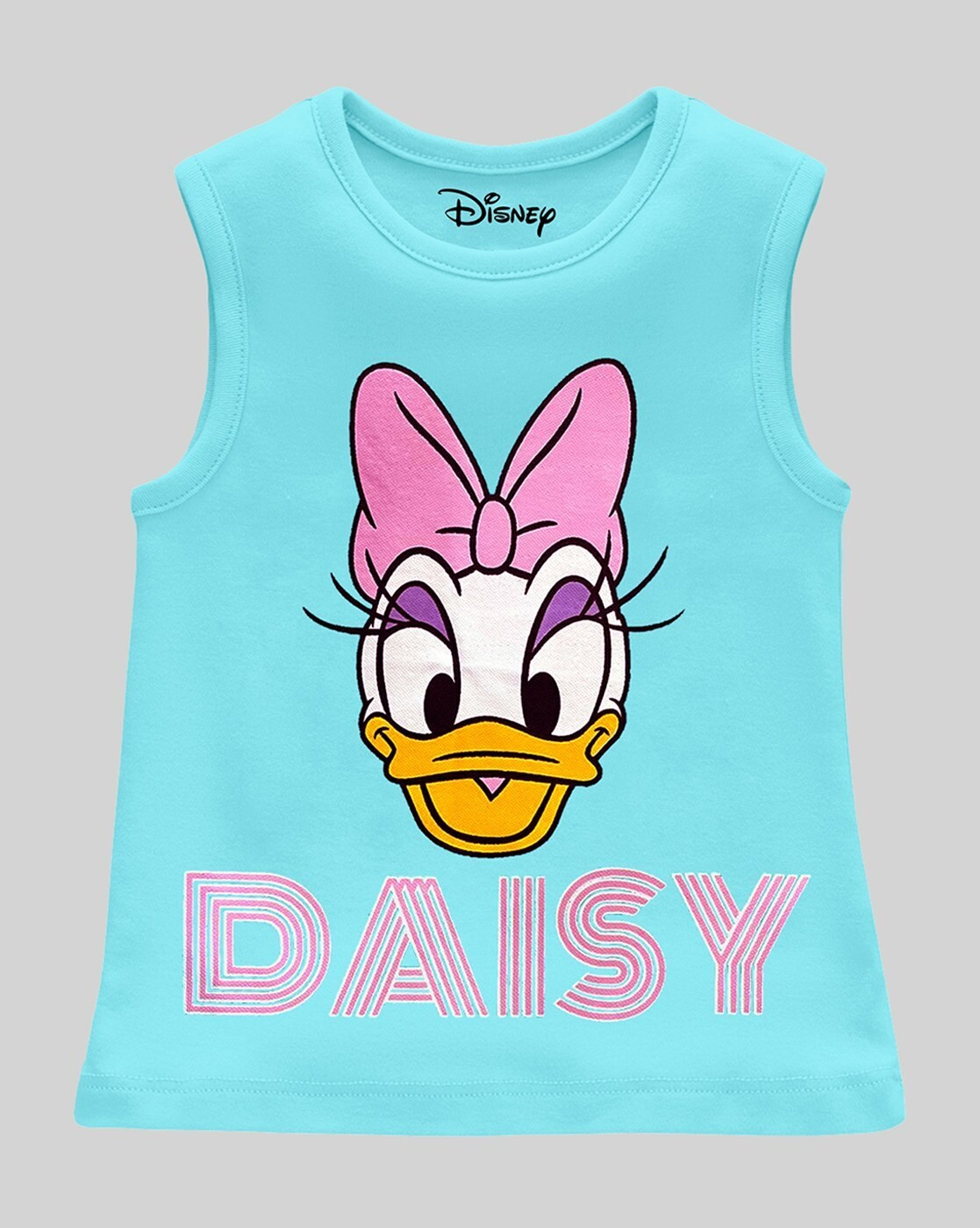 Girl wearing round-neck cotton t-shirt in pink