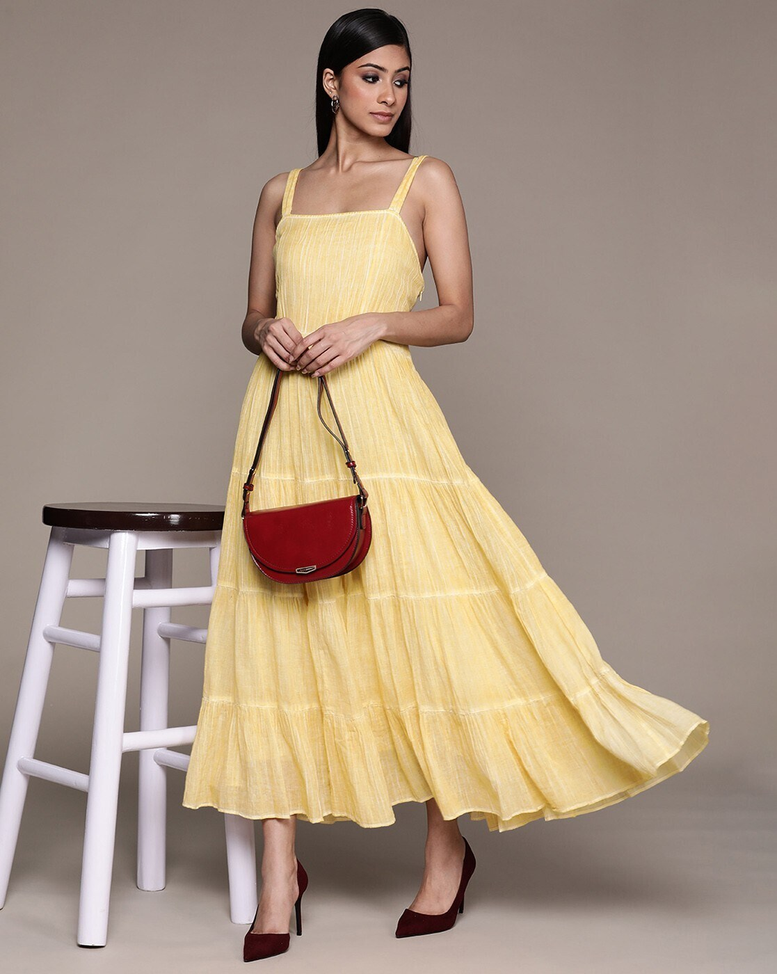 "Fitted sleeveless empire dress in cotton gauze – Indian fashion for women with square neckline"