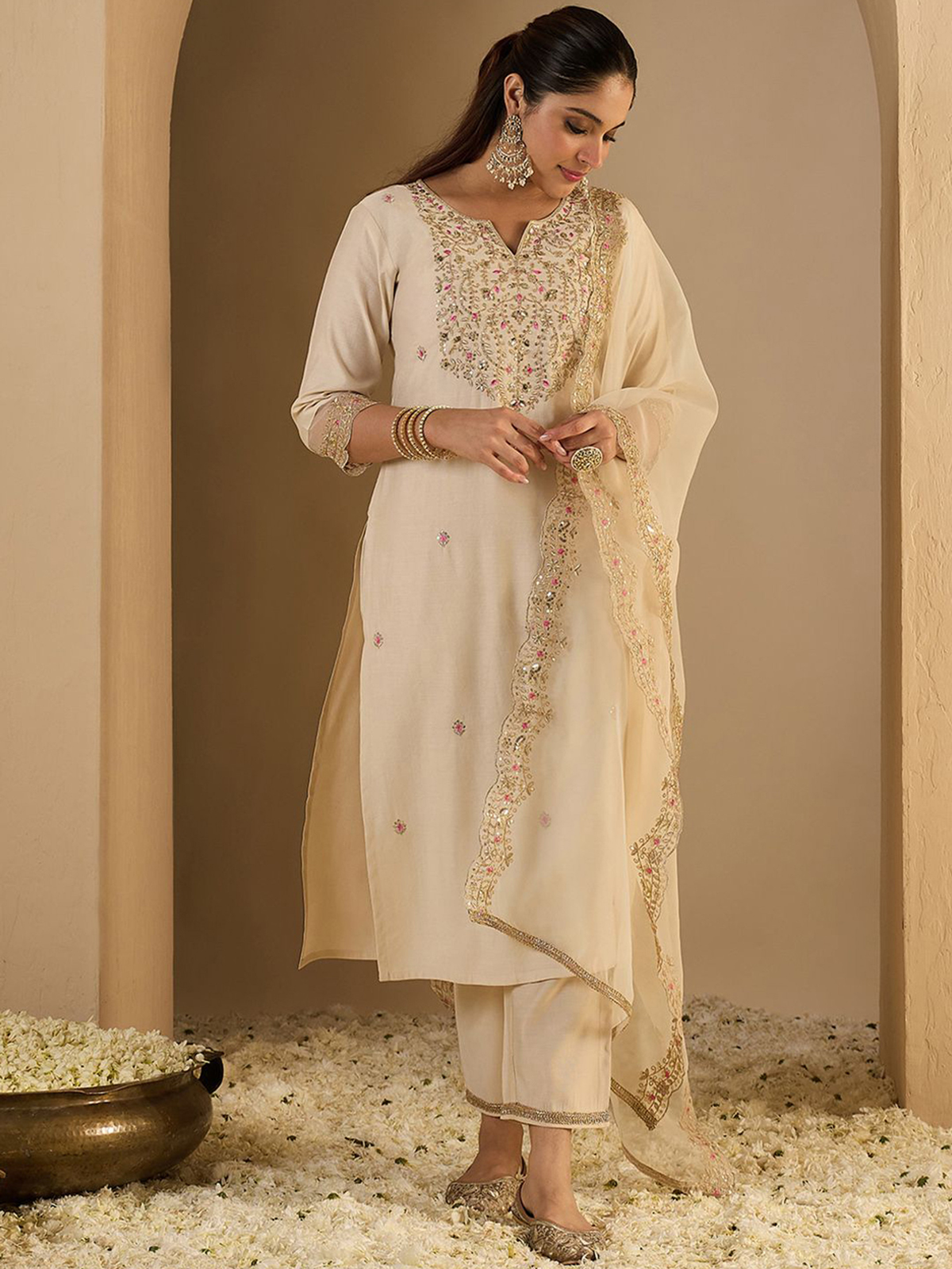 Cream, Pink & Gold Ethnic Motif Printed Liva Kurta Set with Trousers & Organza Dupatta