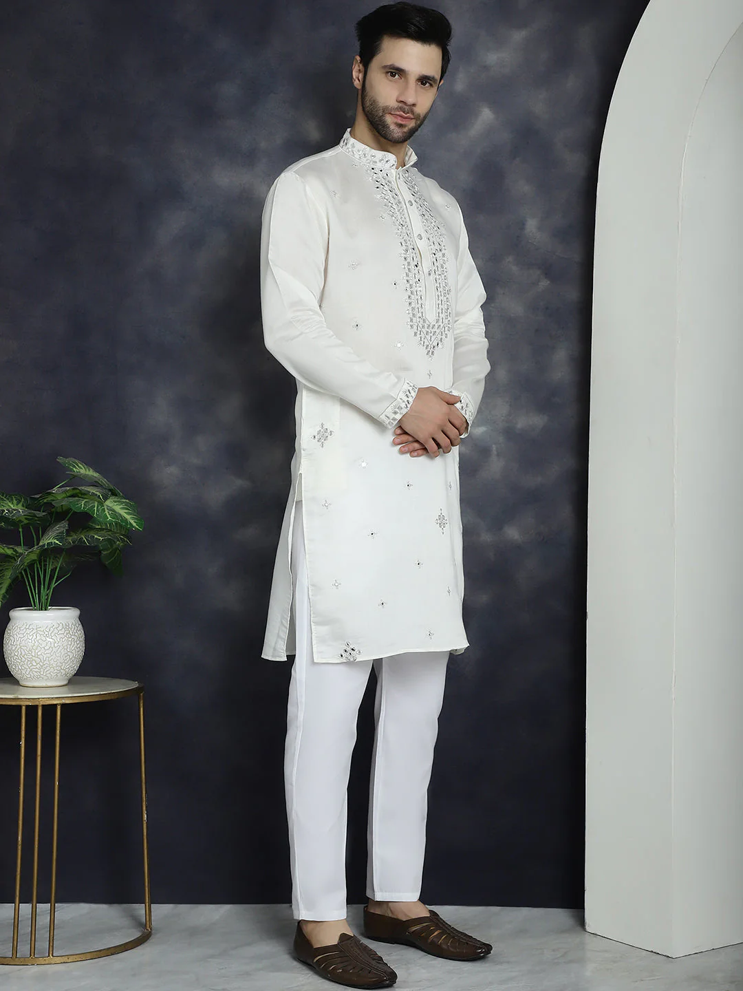 Men’s White Embroidered Kurta in Canada