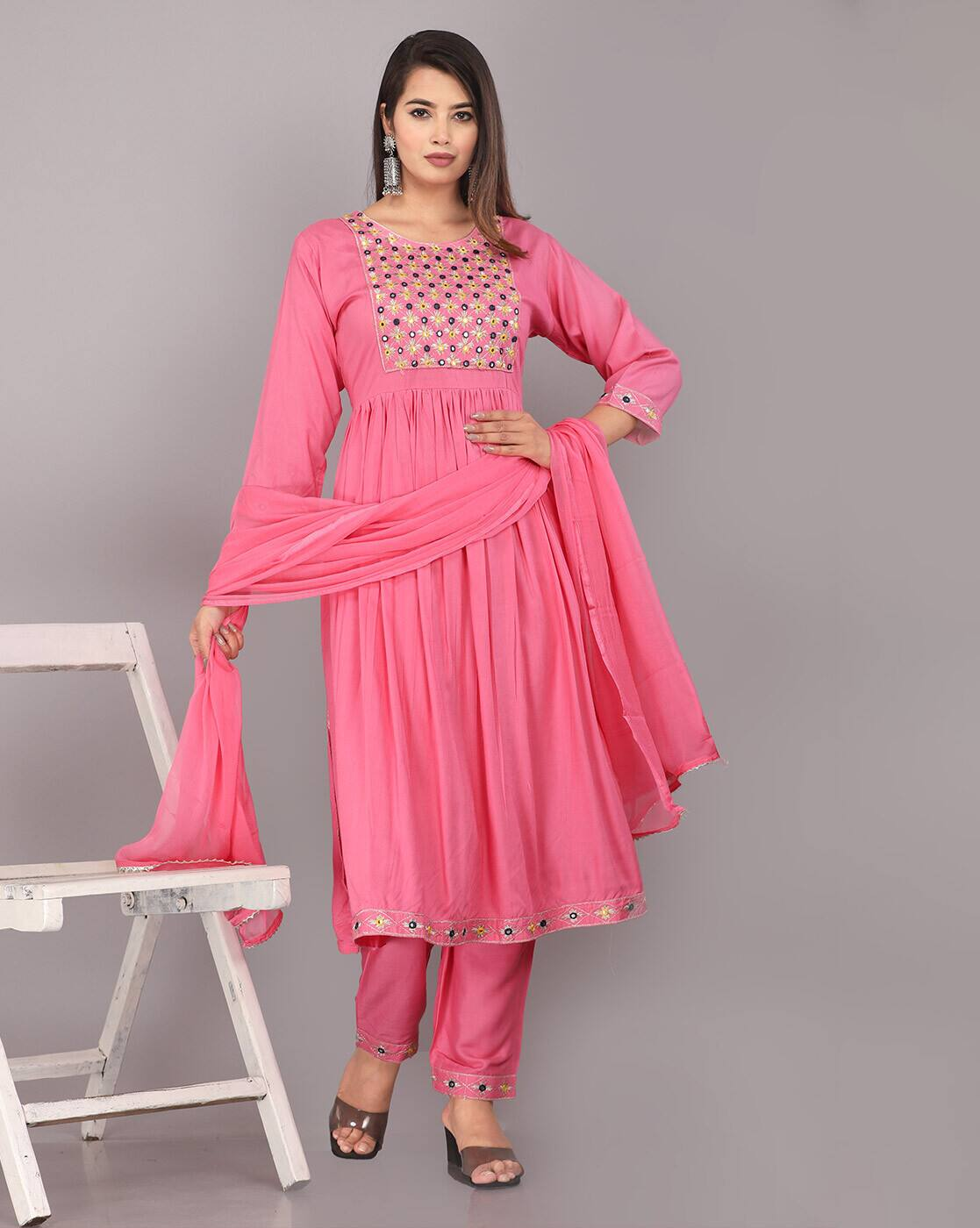 Aromie three piece kurtha in pink with embroidered neckline and matching dupatta affordable Indian kurta set Canada USA