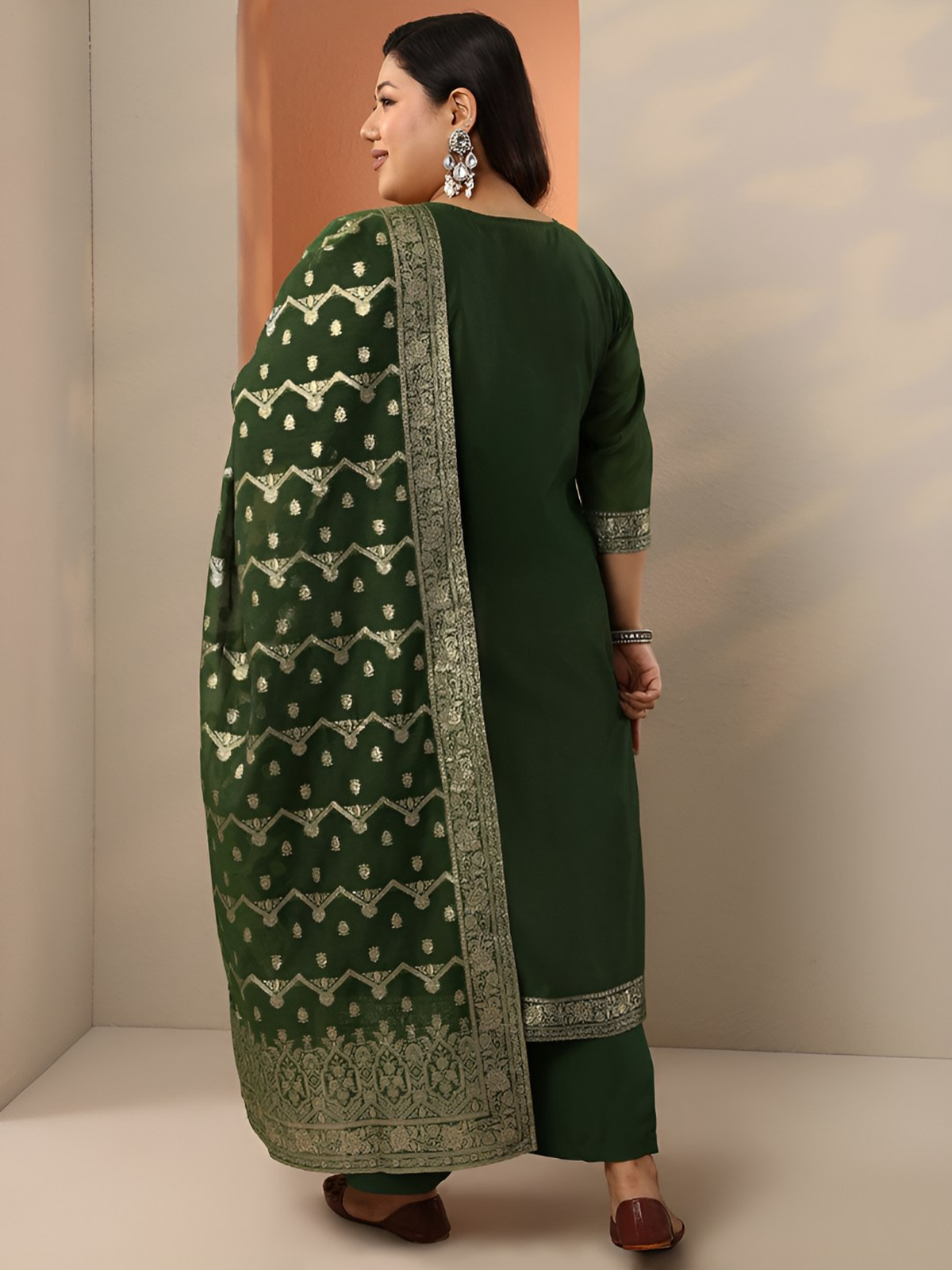 Plus Size Green Embroidered Kurta Set with Trousers & Dupatta aromie