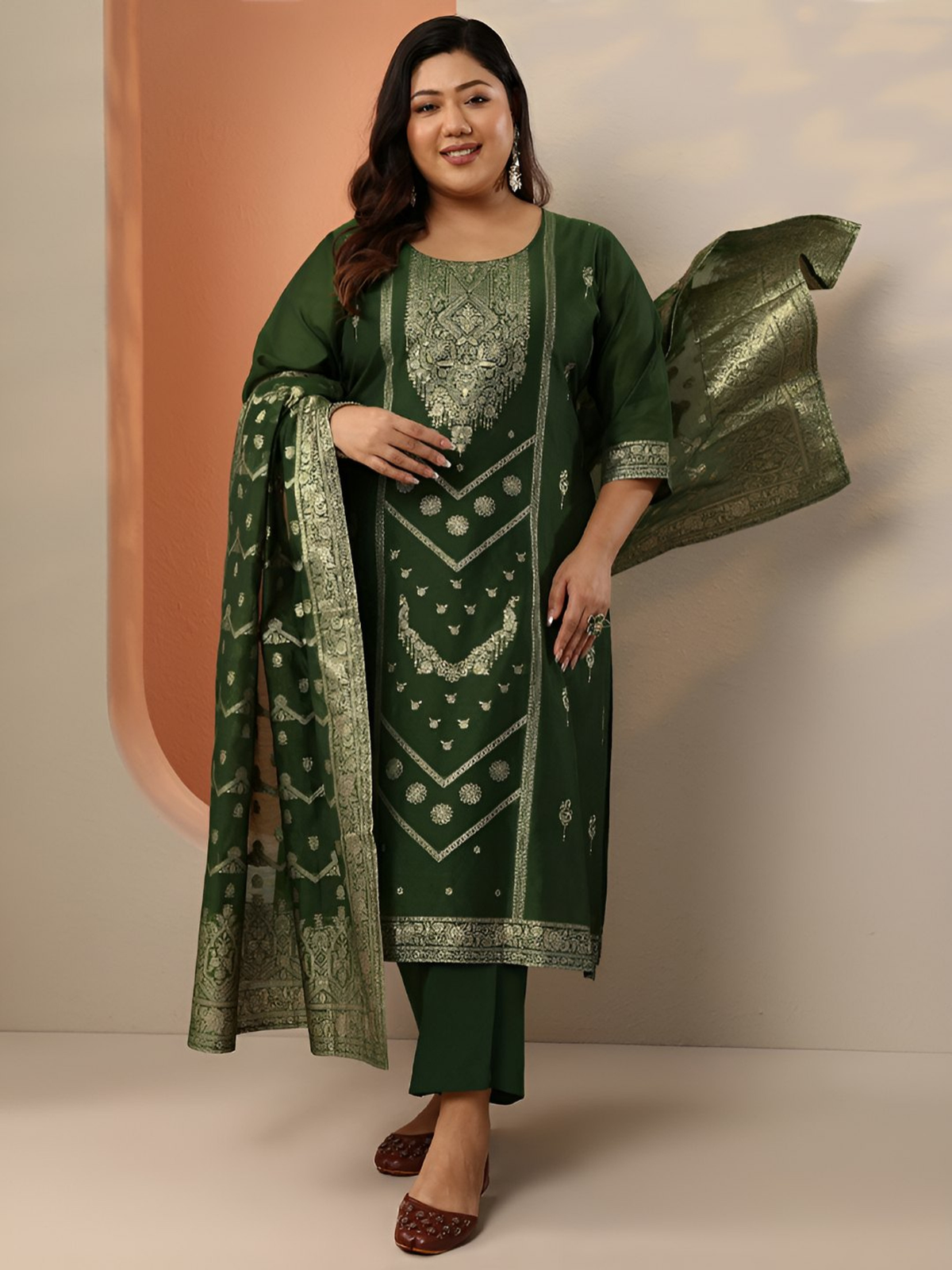 Plus Size Green Embroidered Kurta Set with Trousers & Dupatta aromie