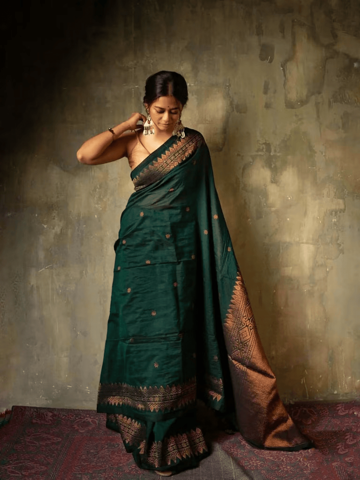 Banarasi Silk Kanjivaram Saree with Woven Pattern – Recycled Material & Unstitched Blouse | Festive Wear - aromie