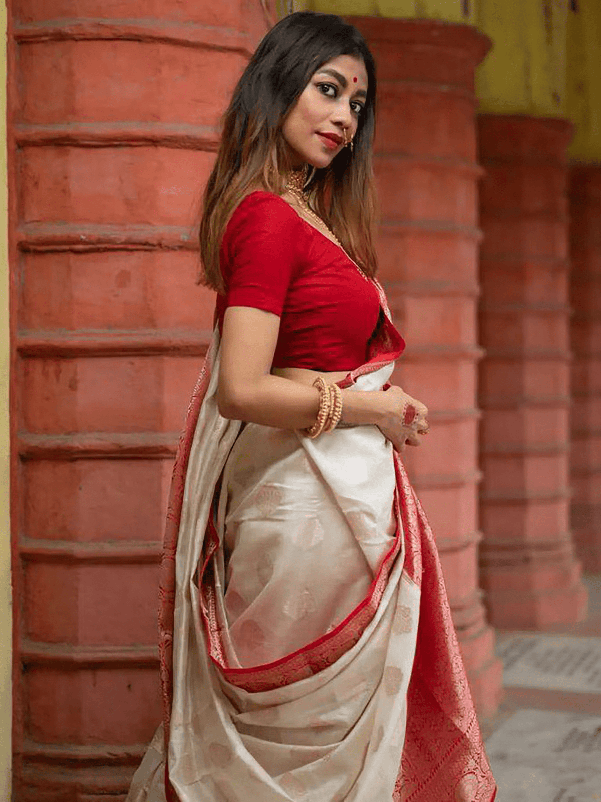 Banarasi Silk Kanjivaram Saree with Zari Design – Unstitched Blouse Included - aromie