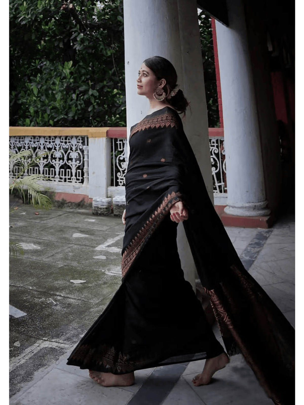 Banarasi Woven Saree with Tassels – Unstitched Blouse Included - aromie