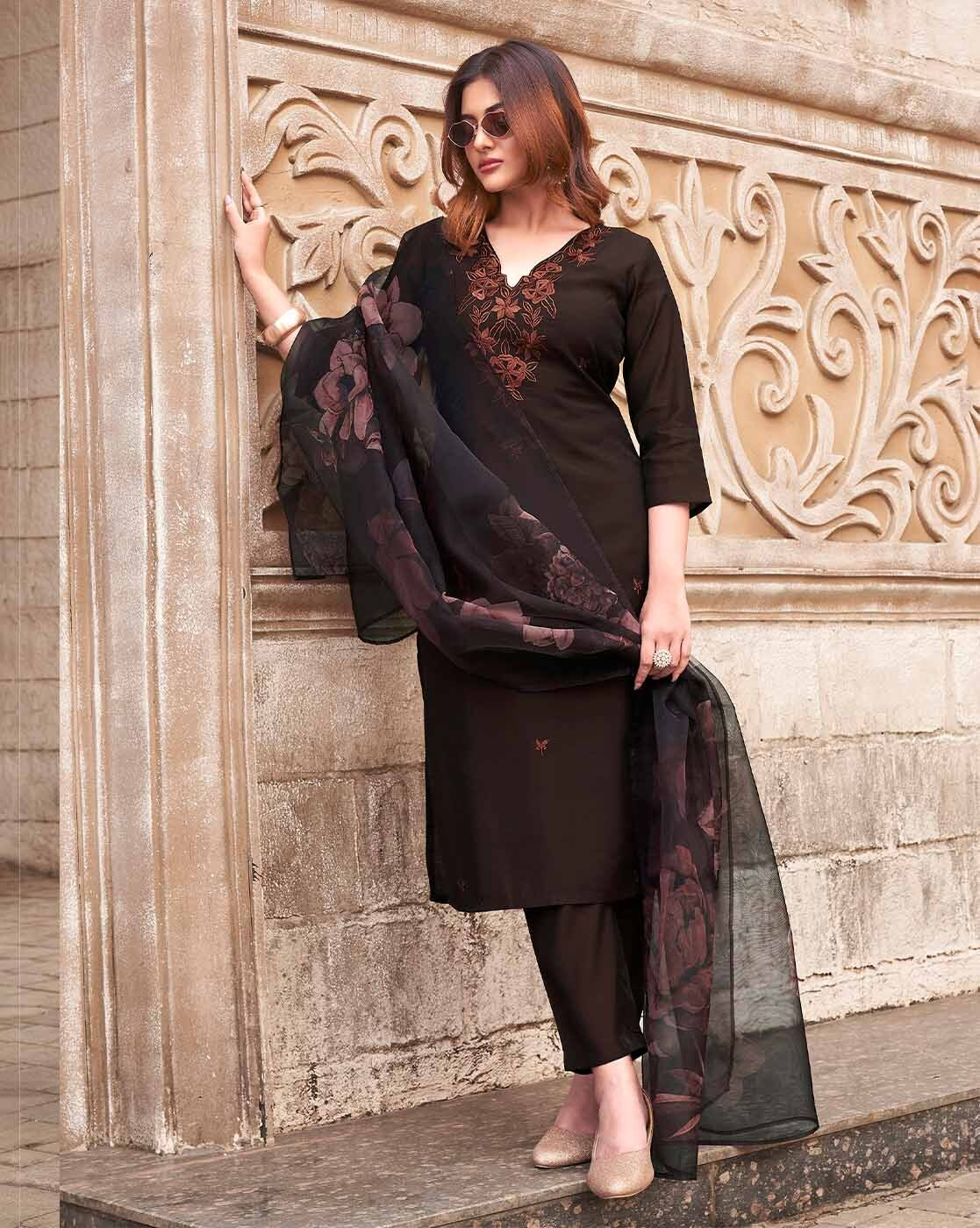 Stylish Black Floral Embroidered Kurta Set with Elegant Design and Flowing Dupatta