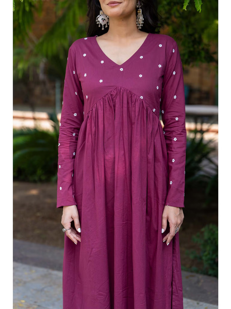 Aromie burgundy embroidered kurta set Canada featuring a V-neck and intricate floral embroidery