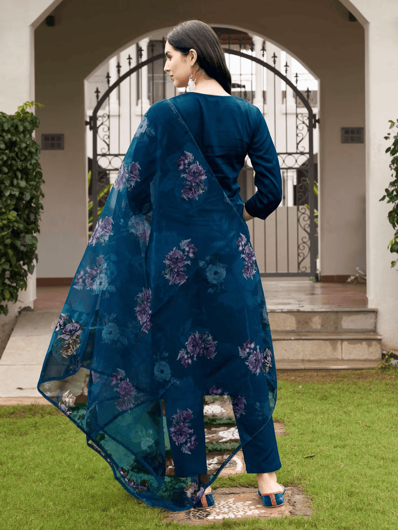 Back view of a three piece cotton blend kurta set Canada with floral embroidered dupatta