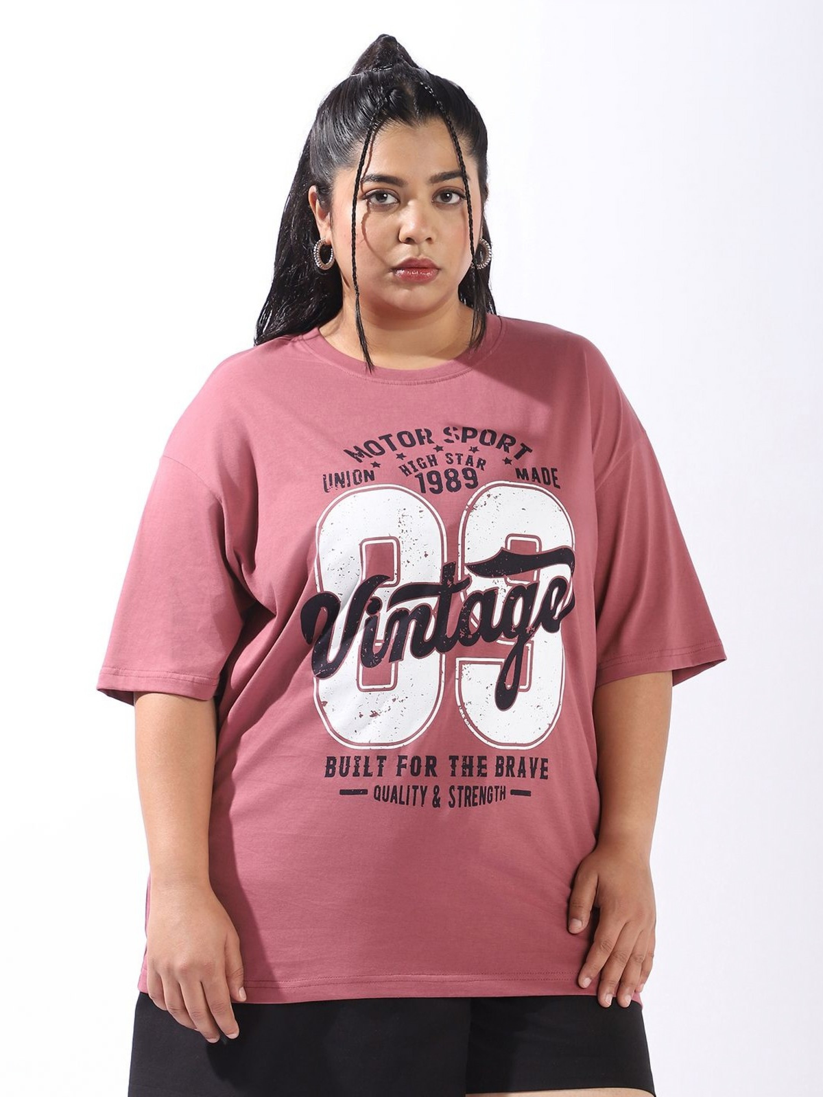 Plus size model wearing dusty rose women oversized printed t-shirt with vintage 86 graphic and relaxed fit