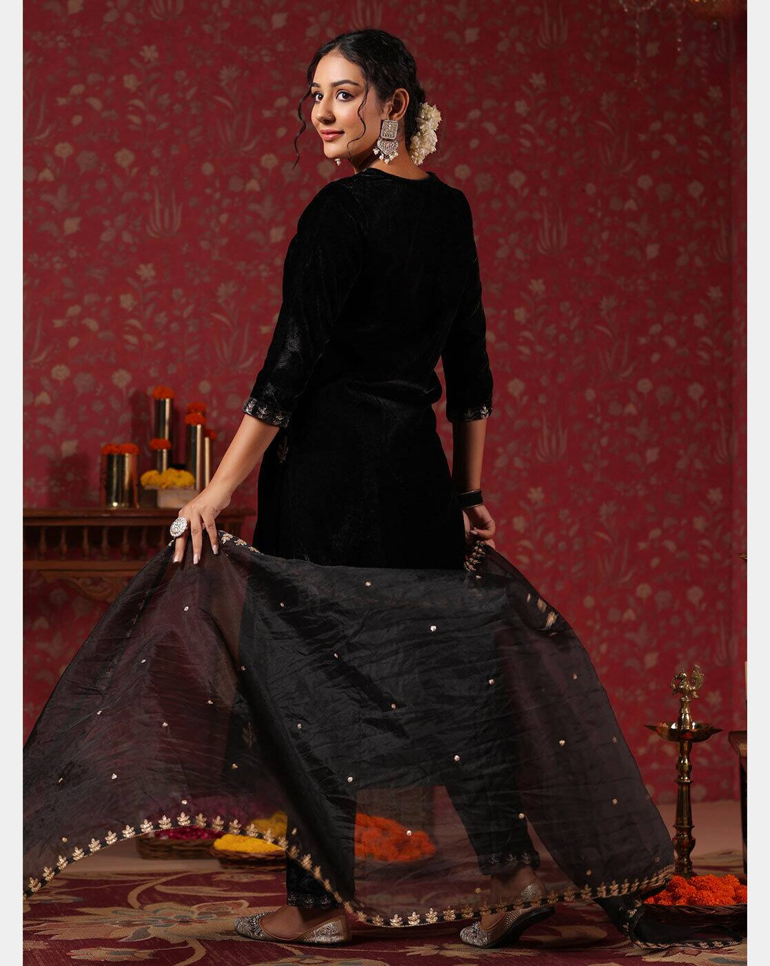 Aromie three piece black kurta set with sheer embroidered dupatta and gold border model back pose Embroidered Anarkali Kurta Canada