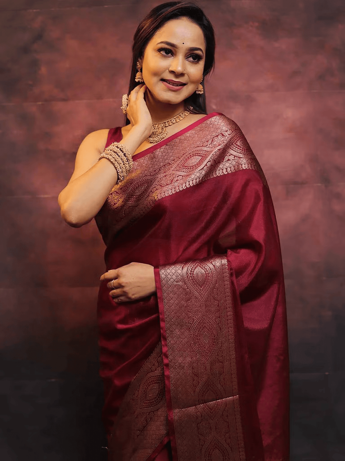 Elegant Festive Saree Set with High - Quality Fabric – Unstitched Blouse Included - aromie
