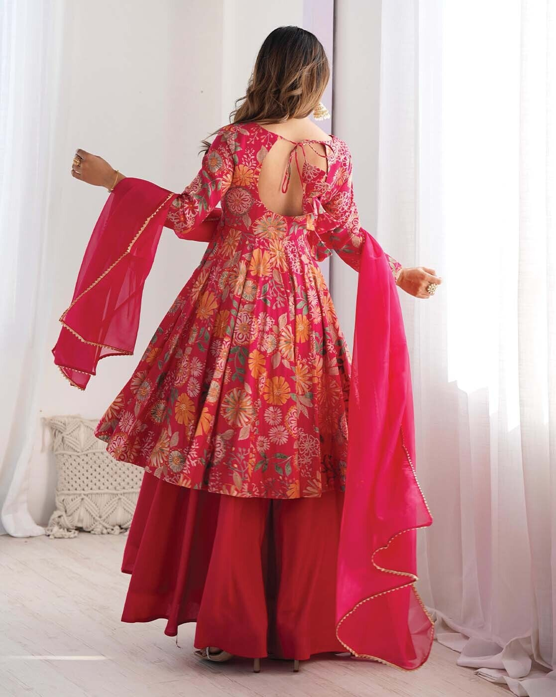 Aromie elegant Indian kurta online featuring floral patterns and flowing sleeves in vibrant pink