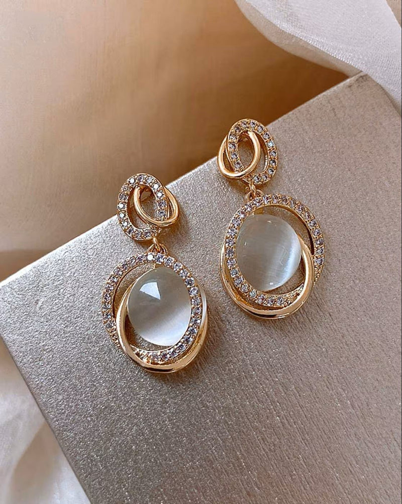 Elegant Shining Diva Metal Earrings – Lightweight Traditional Design for Women - aromie