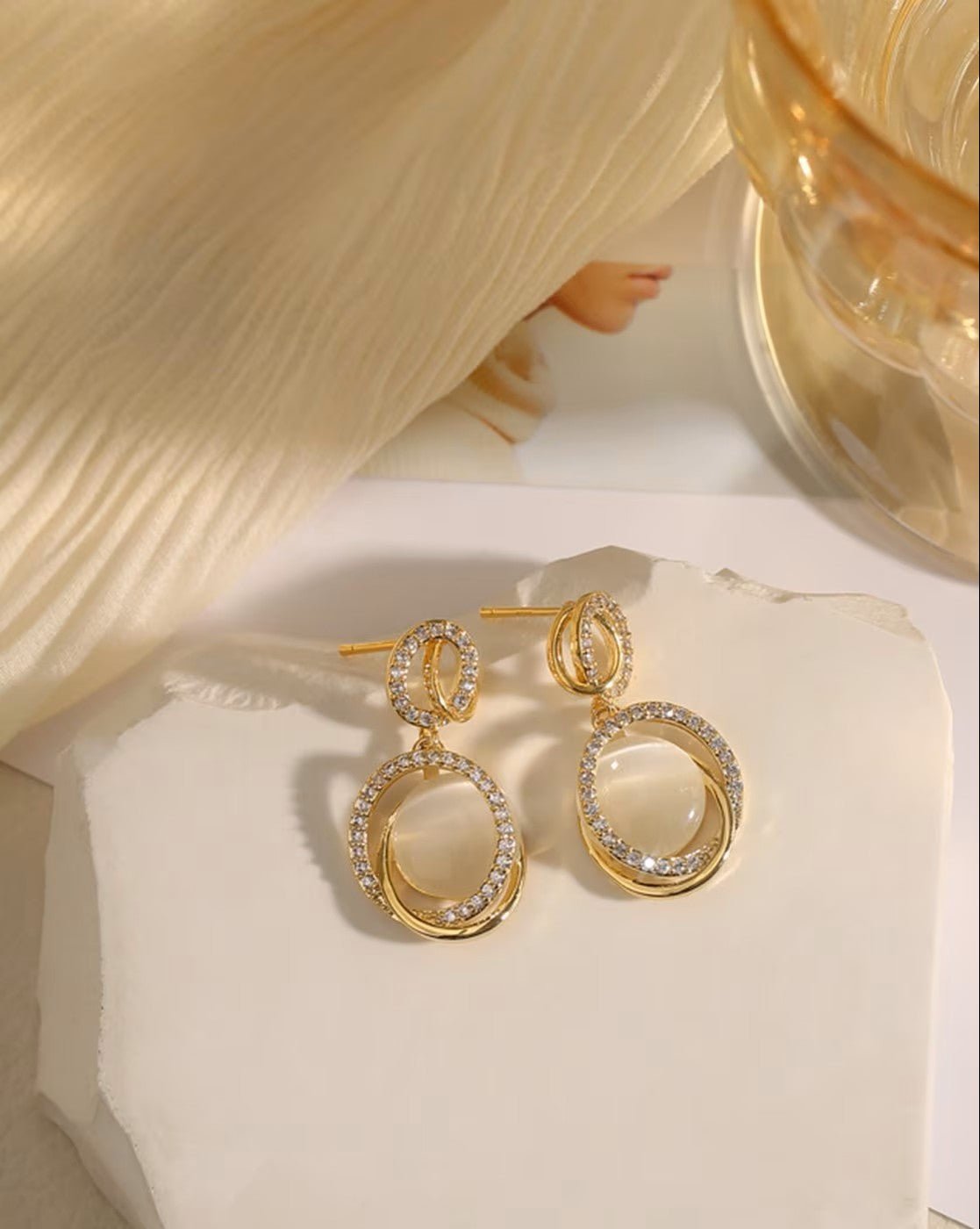 Elegant Shining Diva Metal Earrings – Lightweight Traditional Design for Women - aromie