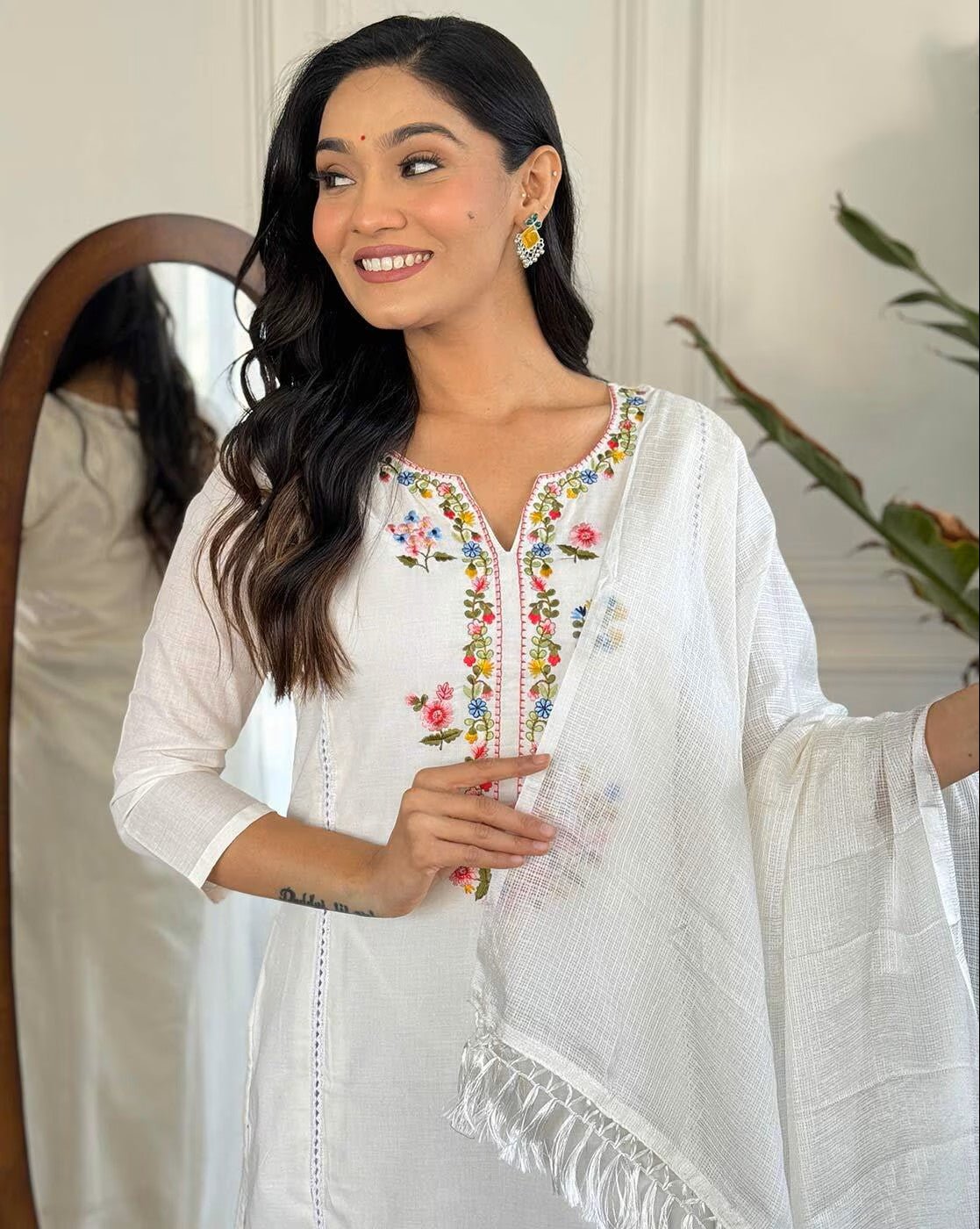 Embroidered kurta set Canada featuring a three-piece design with floral details and elegant dupatta