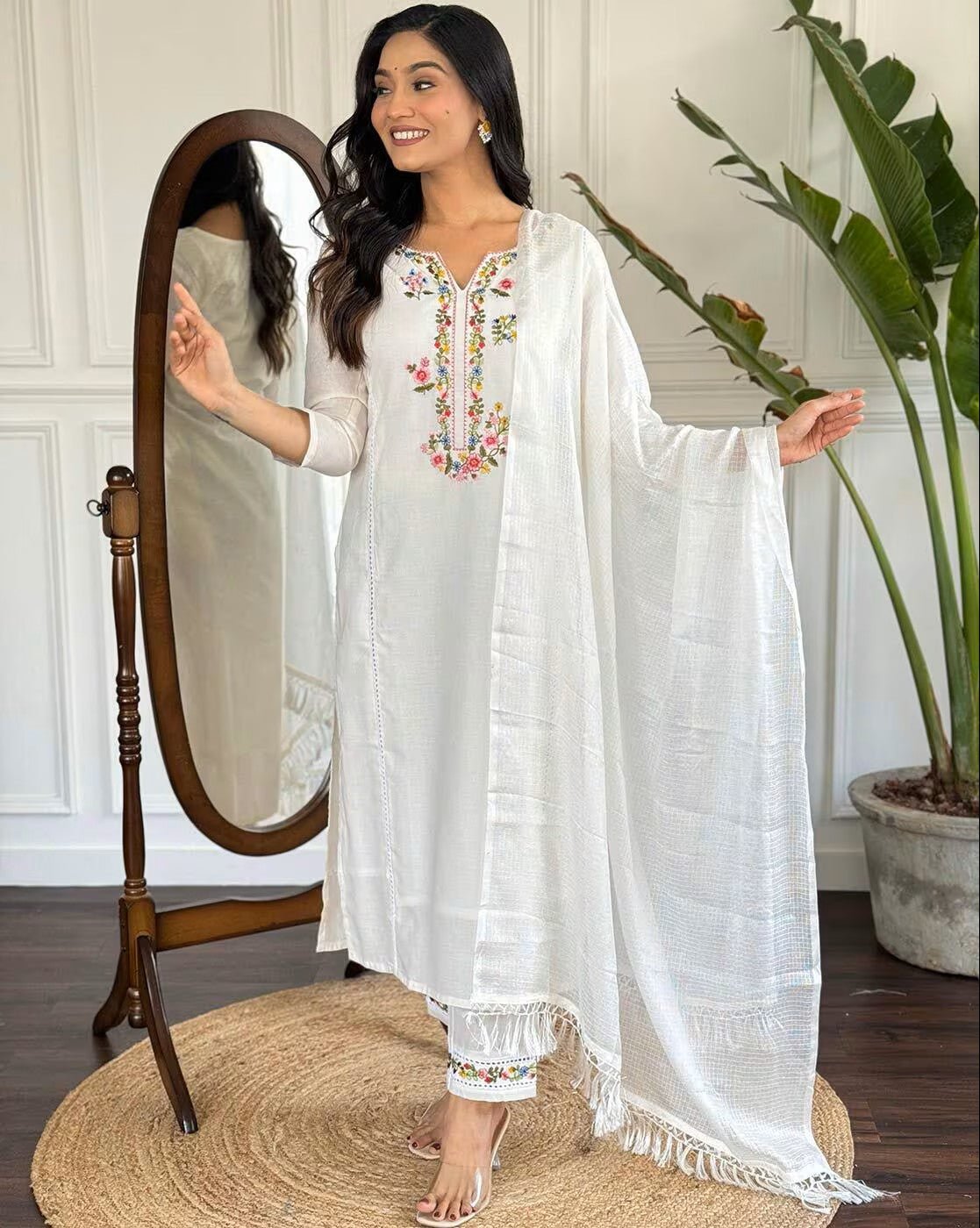Aromie embroidered kurta set Canada featuring a floral design, paired with a matching dupatta and elegant pants.