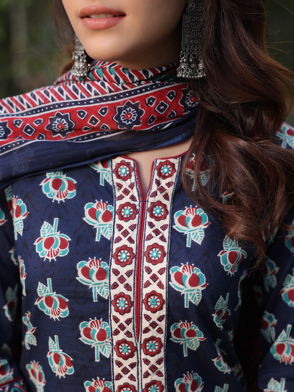 Embroidered Mulmul Kurta Canada with Floral Print and Stylish Dupatta for Elegant Wear