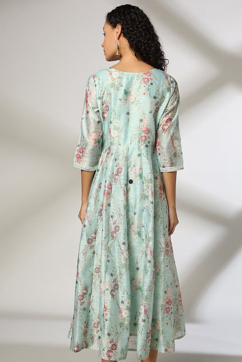 Aromie three piece Kurtha in floral pattern with lightweight Chanderi fabric, perfect for Canada