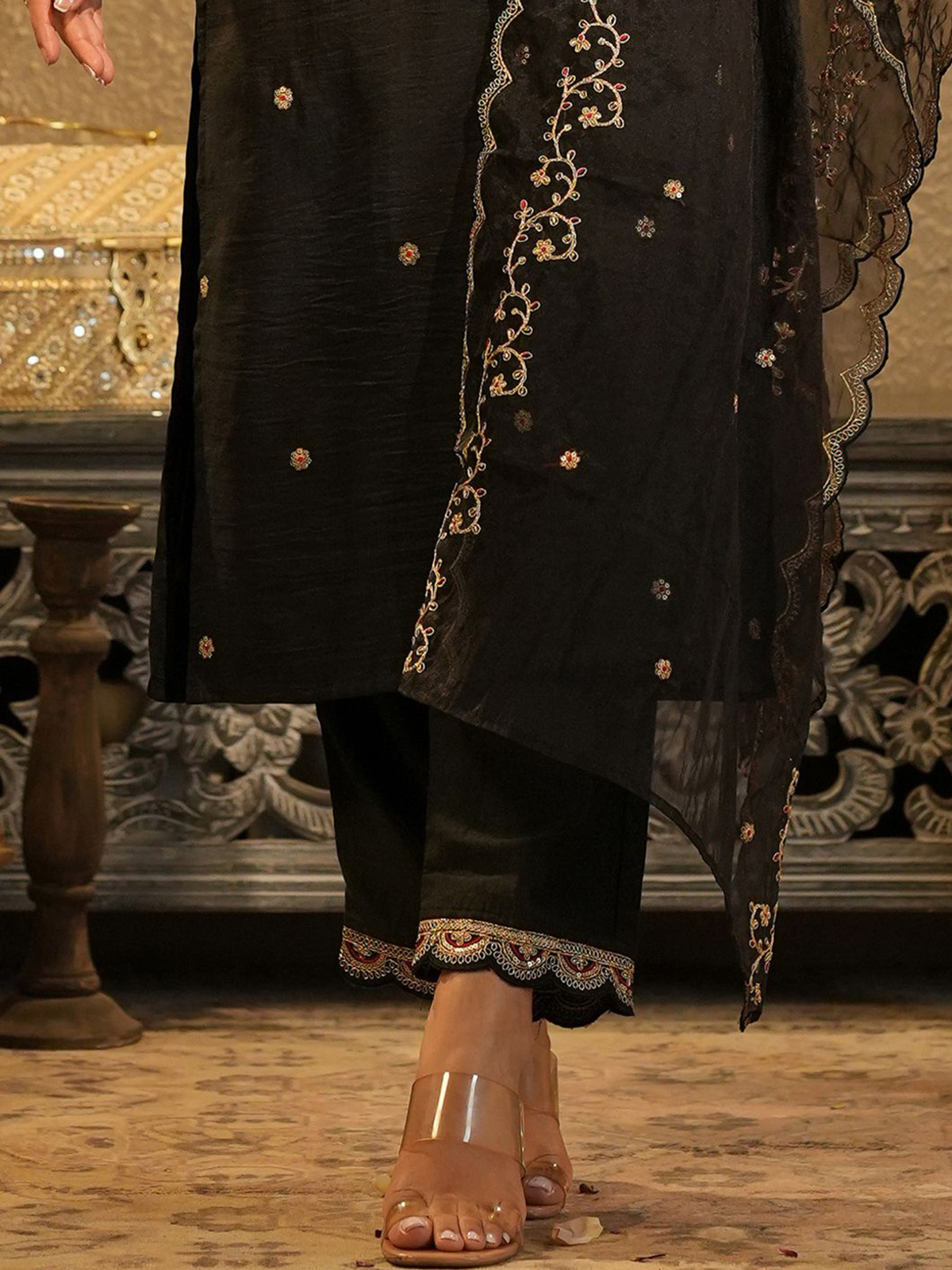 Elegant floral embroidered kurta set in black with detailed lace and embroidered hemline