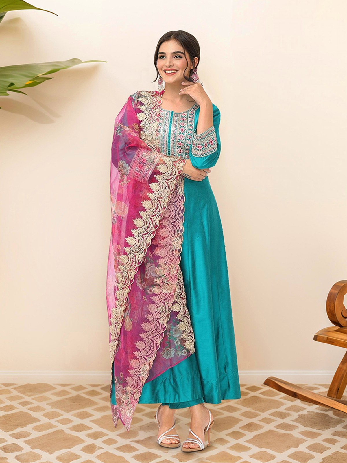 Stylish three piece floral printed kurta Canada with vibrant colors and embroidered dupatta