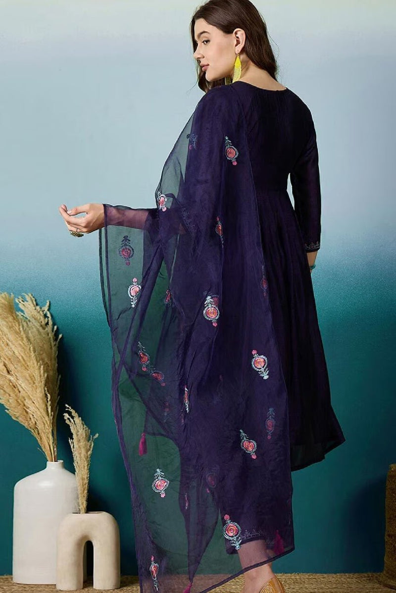 Elegant Floral Silk Kurta Set Canada featuring embroidered details and sheer dupatta for a stylish look