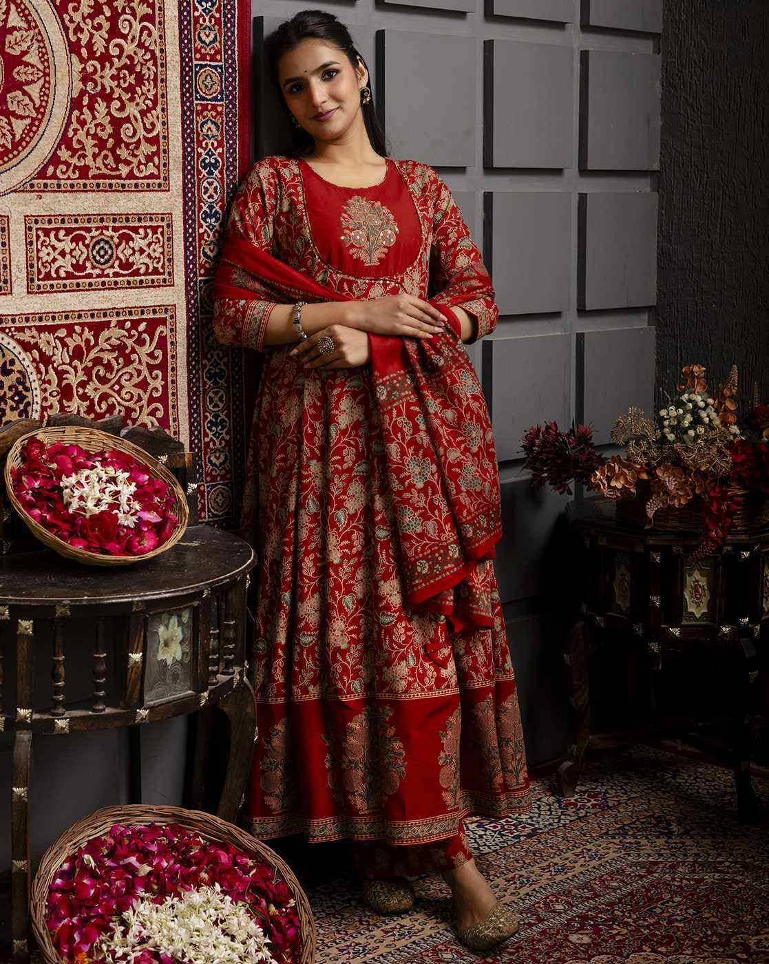 Elegant Floral Woven Kurta Set in Red with Intricate Embroidery and Complementary Dupatta